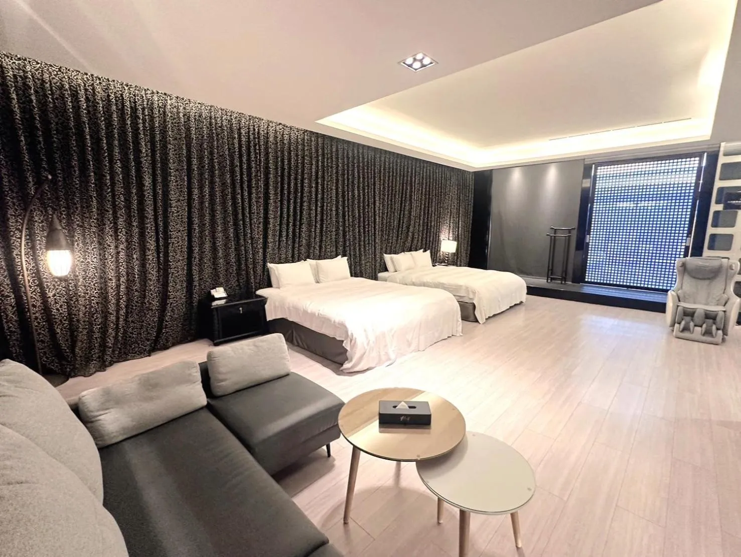 Bedroom, Bed in Orient Luxury Villa Motel