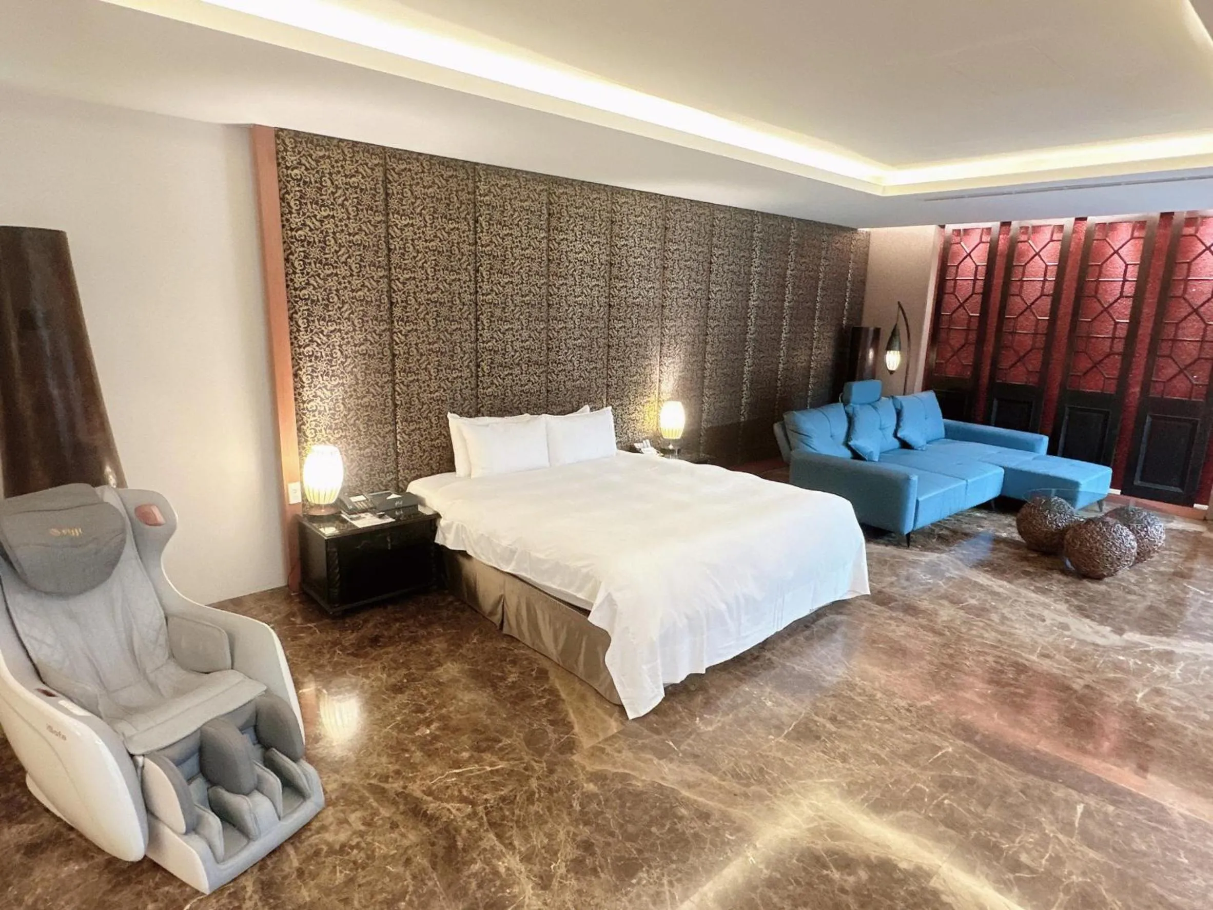 Bedroom, Bed in Orient Luxury Villa Motel