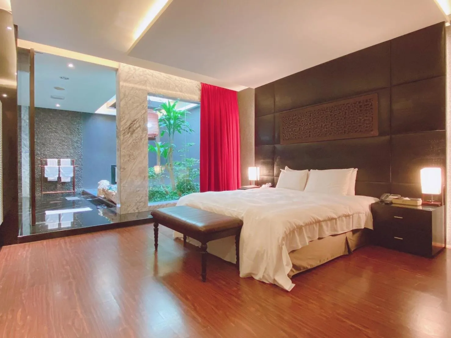 Bedroom, Bed in Orient Luxury Villa Motel