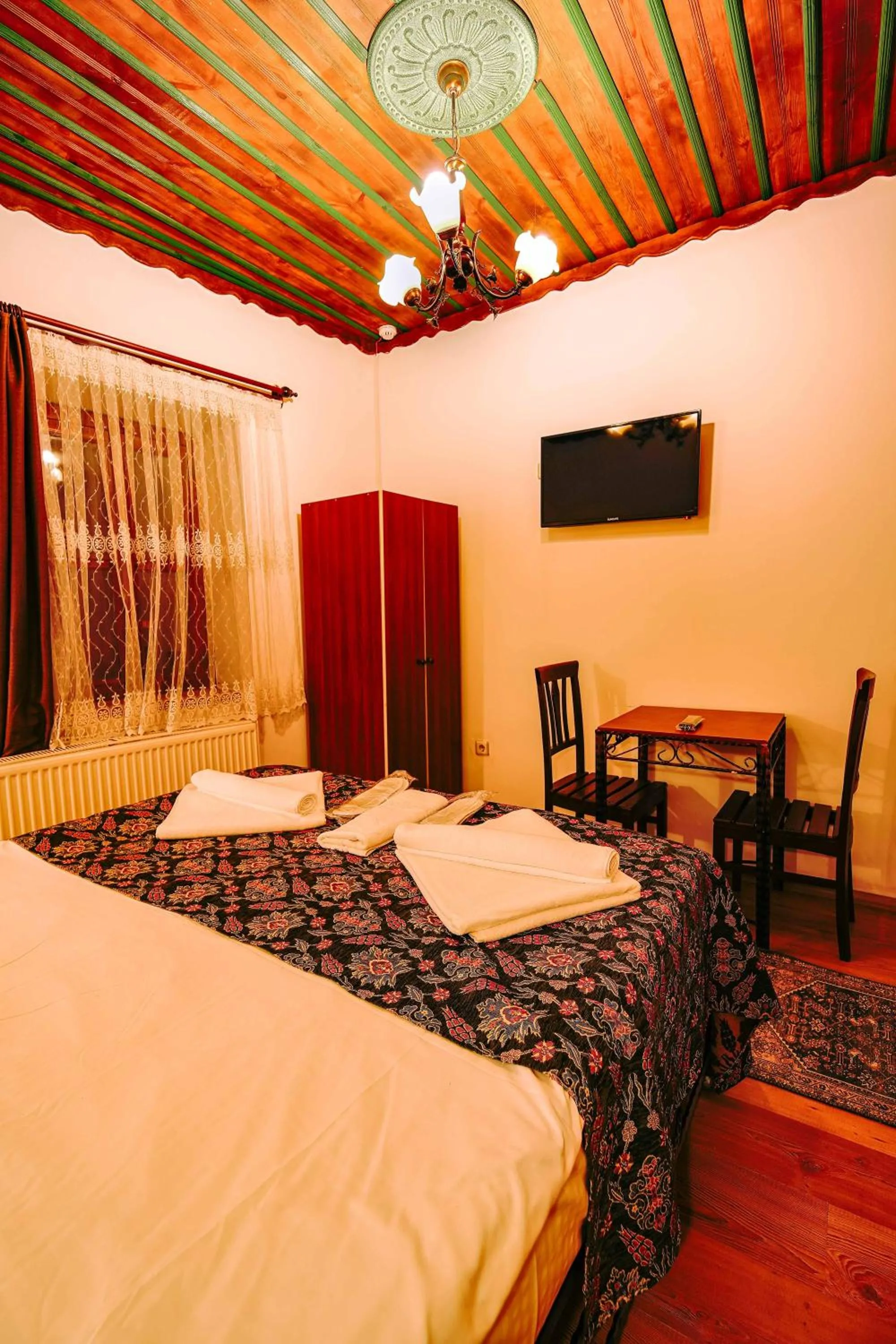 Communal lounge/ TV room, Bed in Alaca Cave Cappadocia