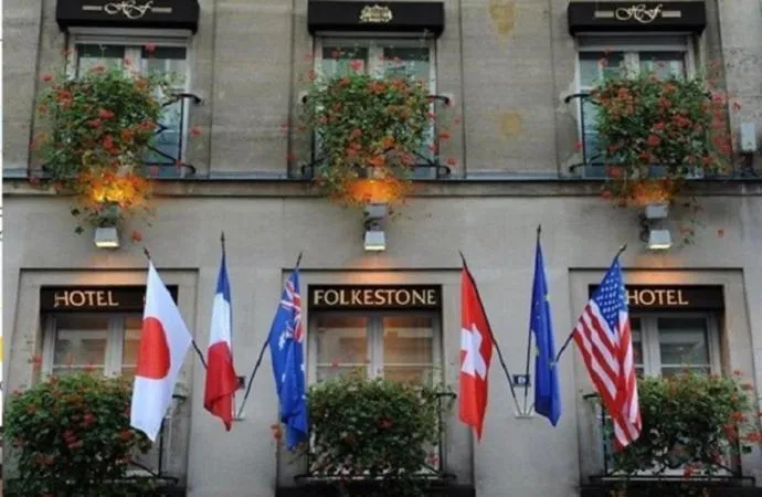 Property building in Folkestone Opéra