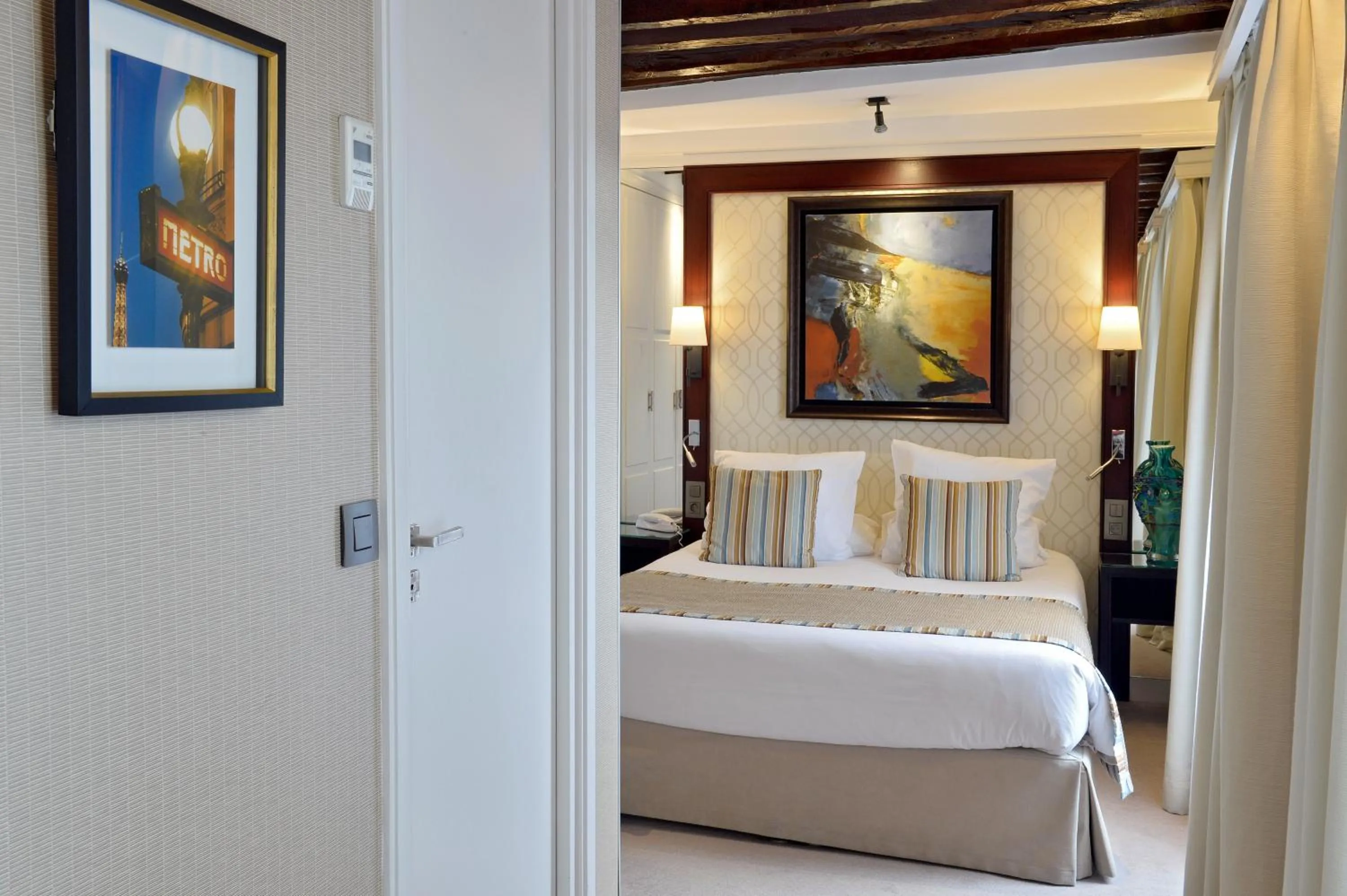 Bed in Folkestone Opéra