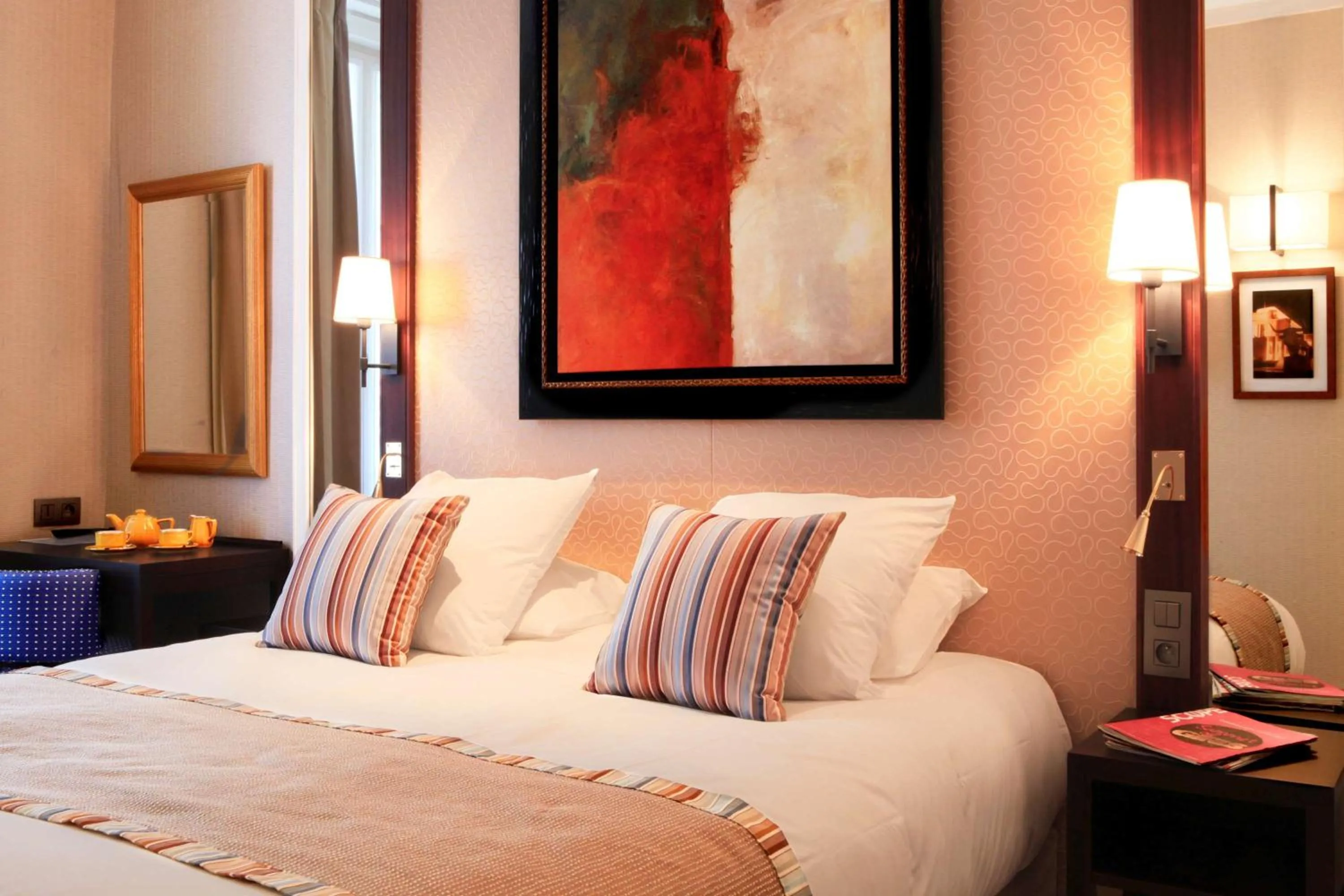 Photo of the whole room, Bed in Folkestone Opéra