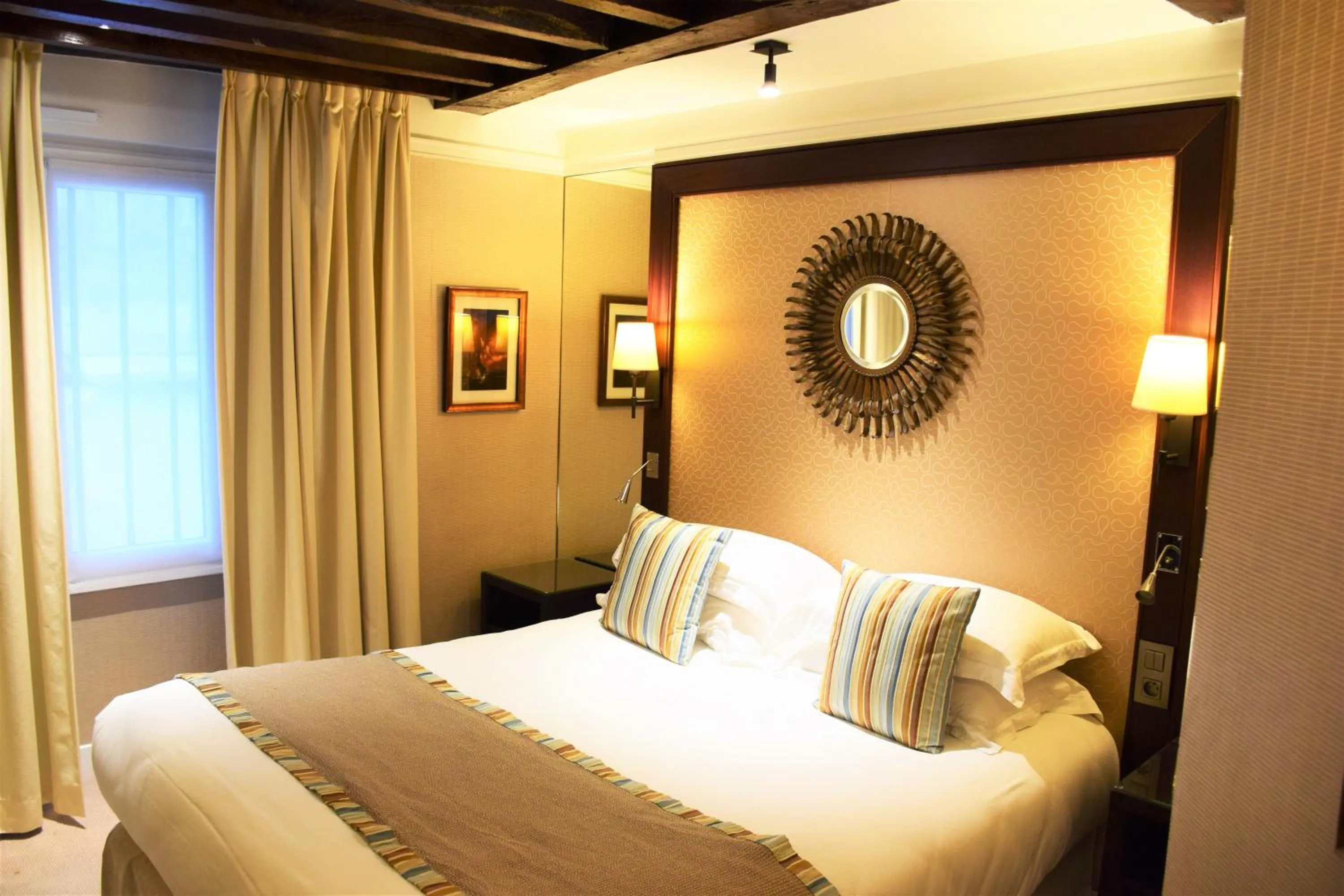 Bed in Folkestone Opéra