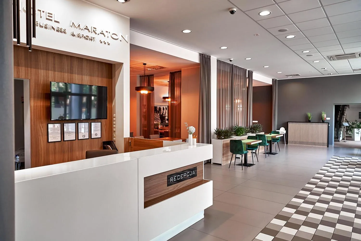 Restaurant/places to eat in Hotel Maraton