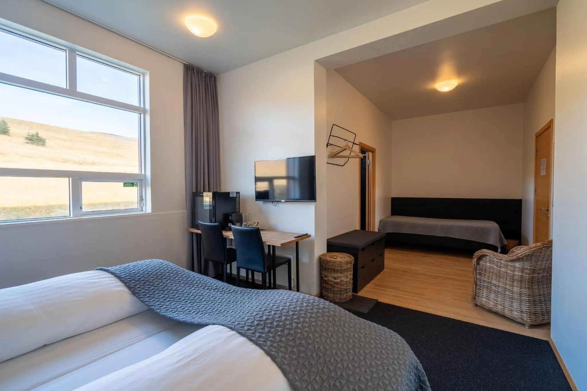 Bedroom, Bed in Volcano Hotel