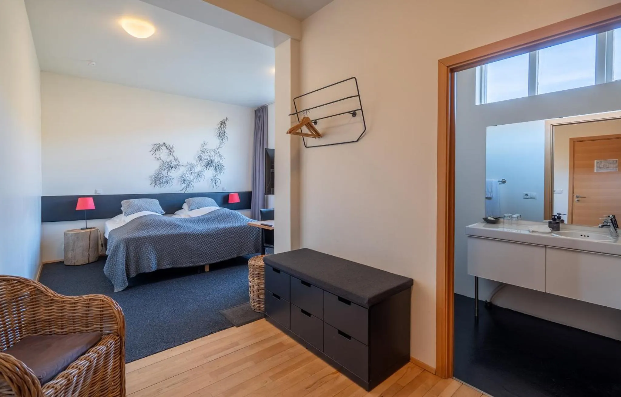 Bedroom, Bed in Volcano Hotel