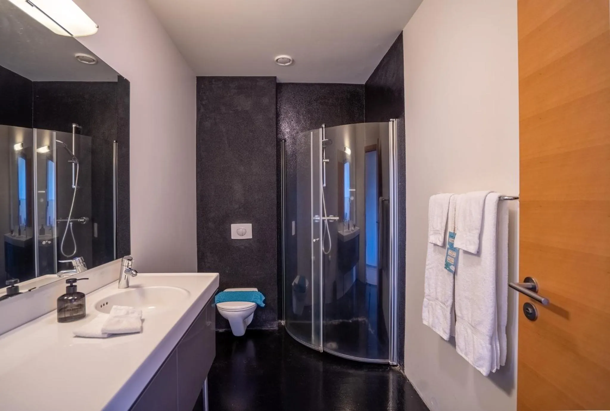 Bathroom in Volcano Hotel