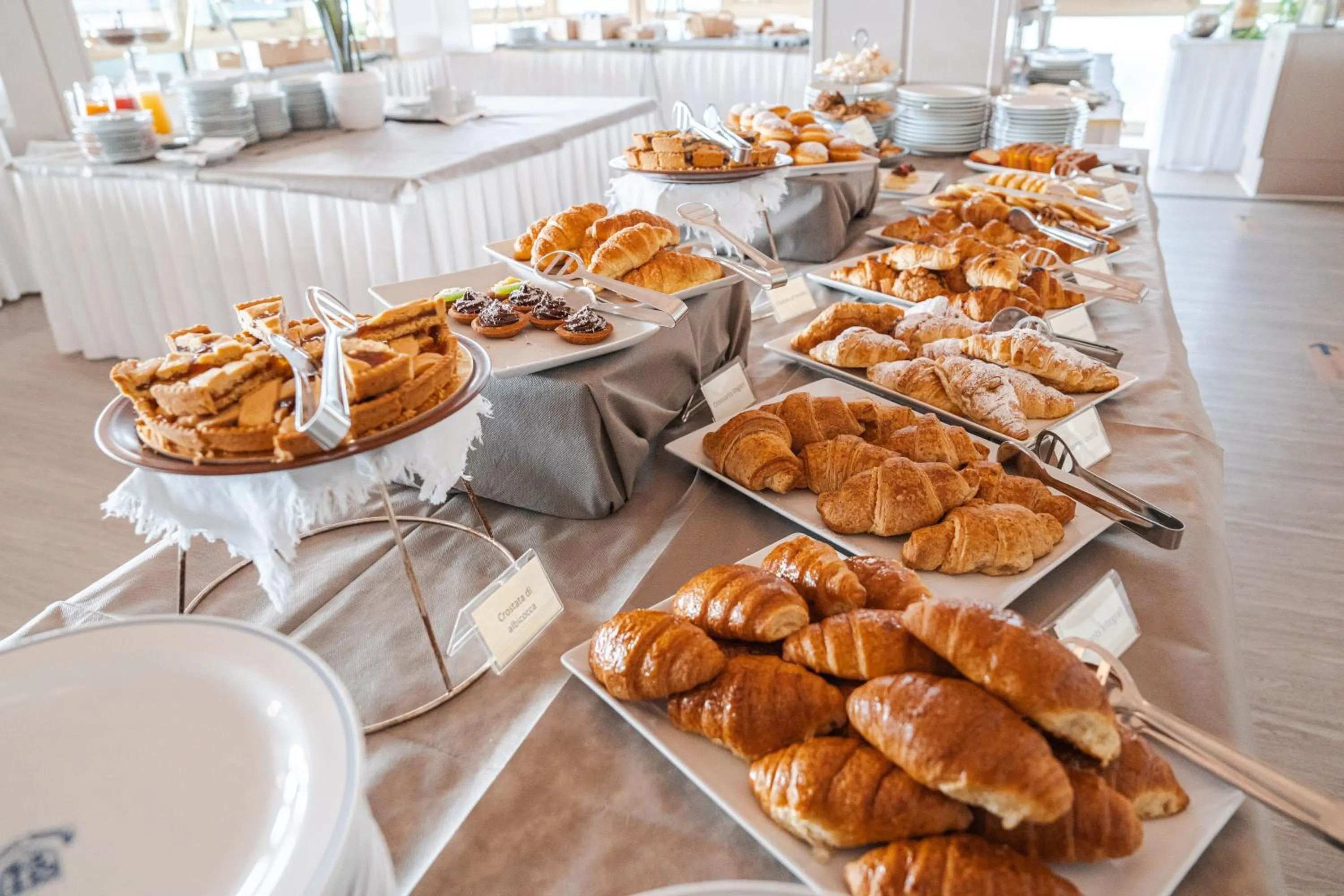Buffet breakfast in Rouge Hotel International