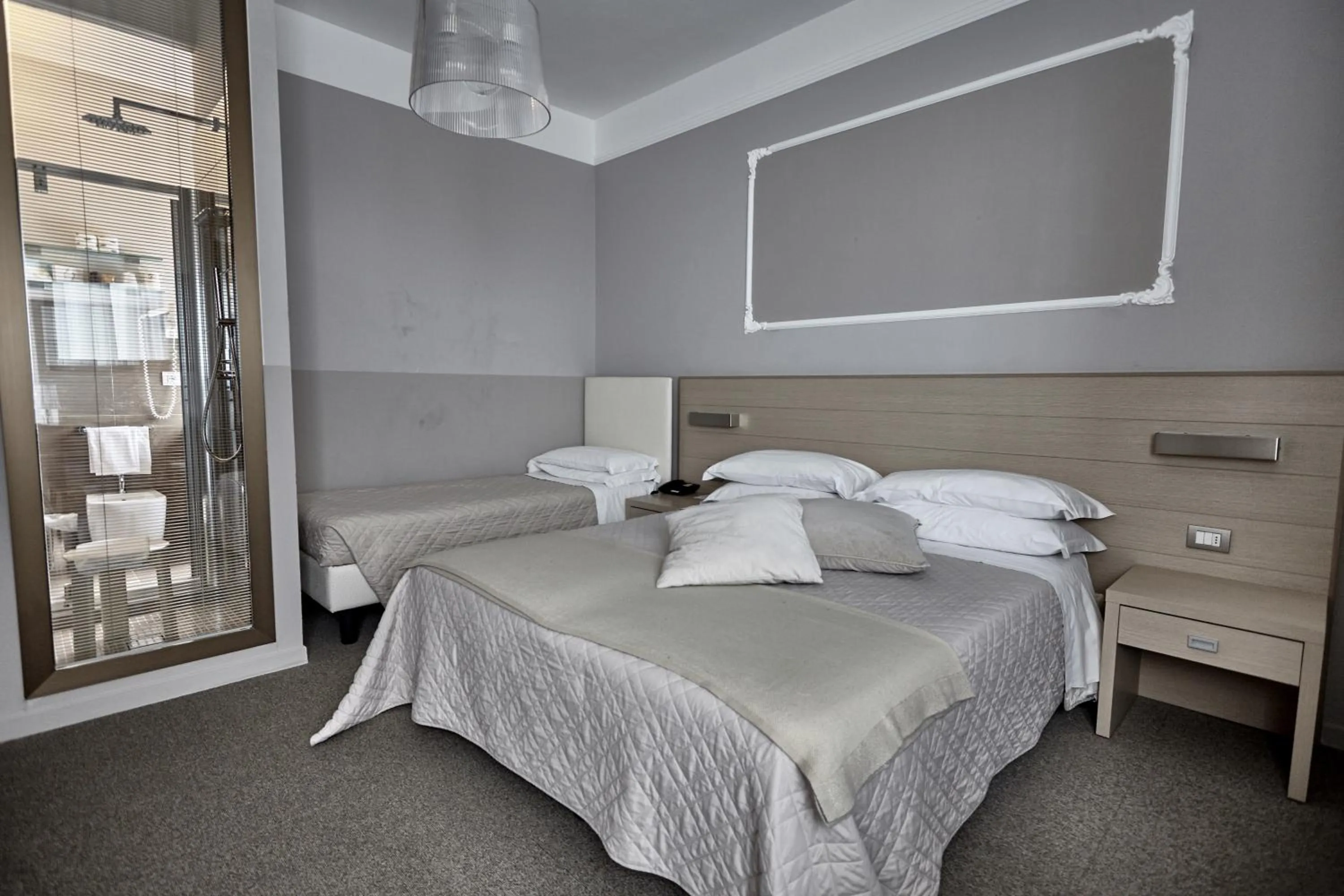 Photo of the whole room, Bed in Rouge Hotel International