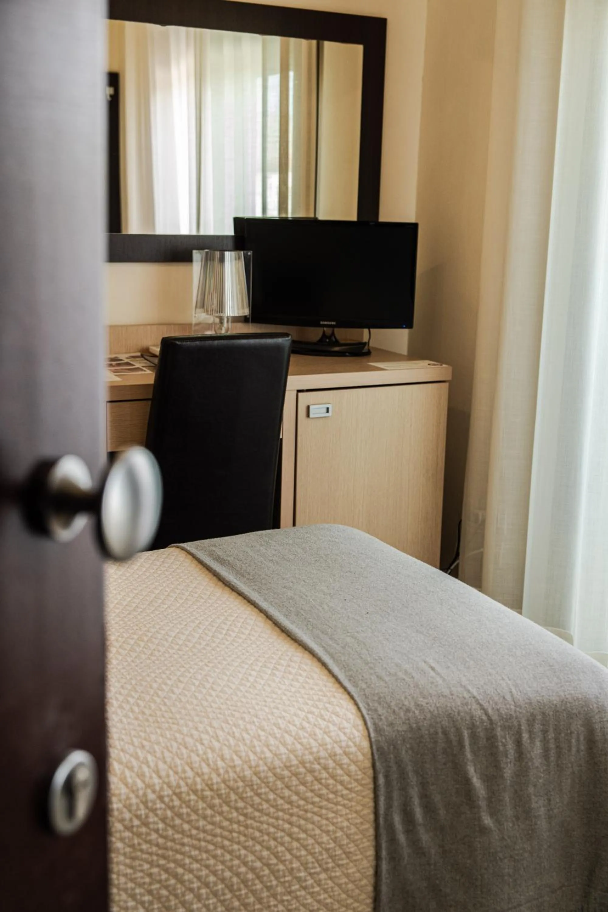 Bedroom, Bed in Rouge Hotel International