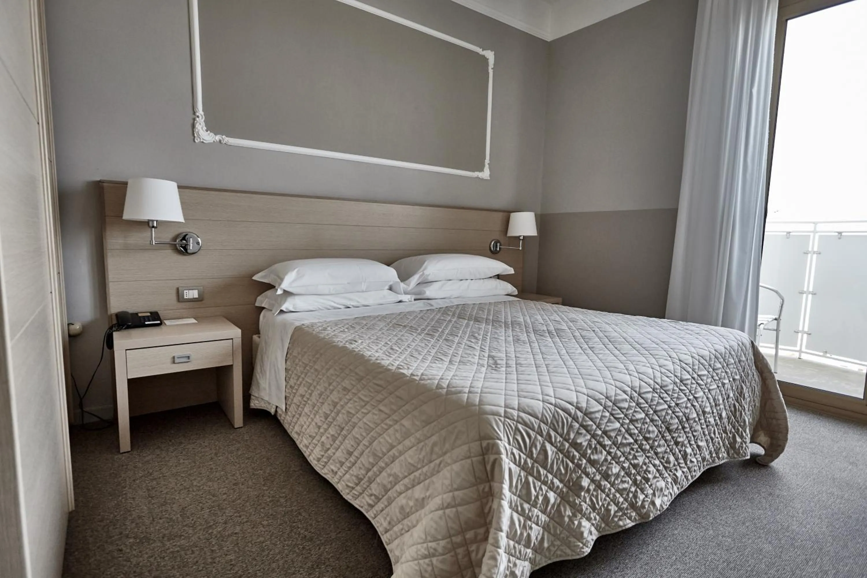 Bedroom, Bed in Rouge Hotel International