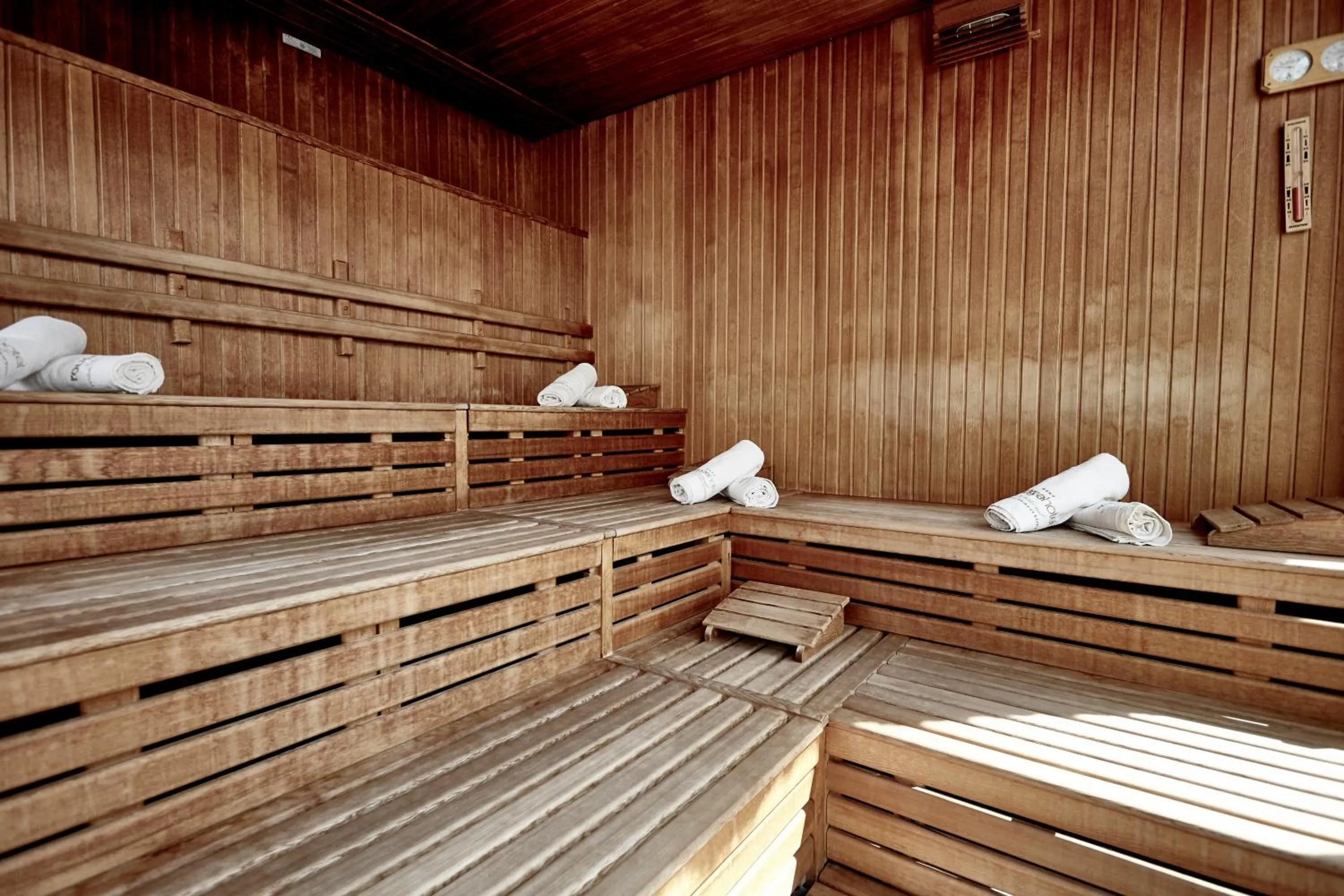 Sauna in Rouge Hotel International