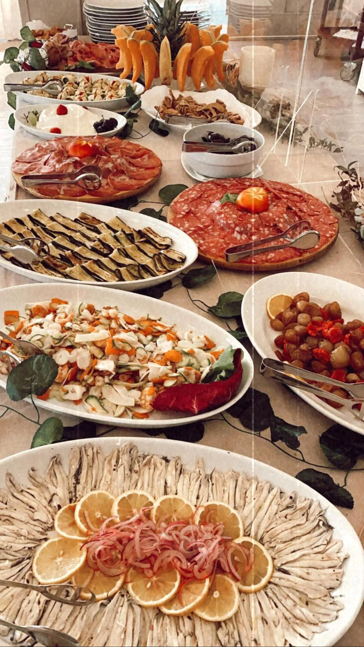 Restaurant/places to eat in Rouge Hotel International