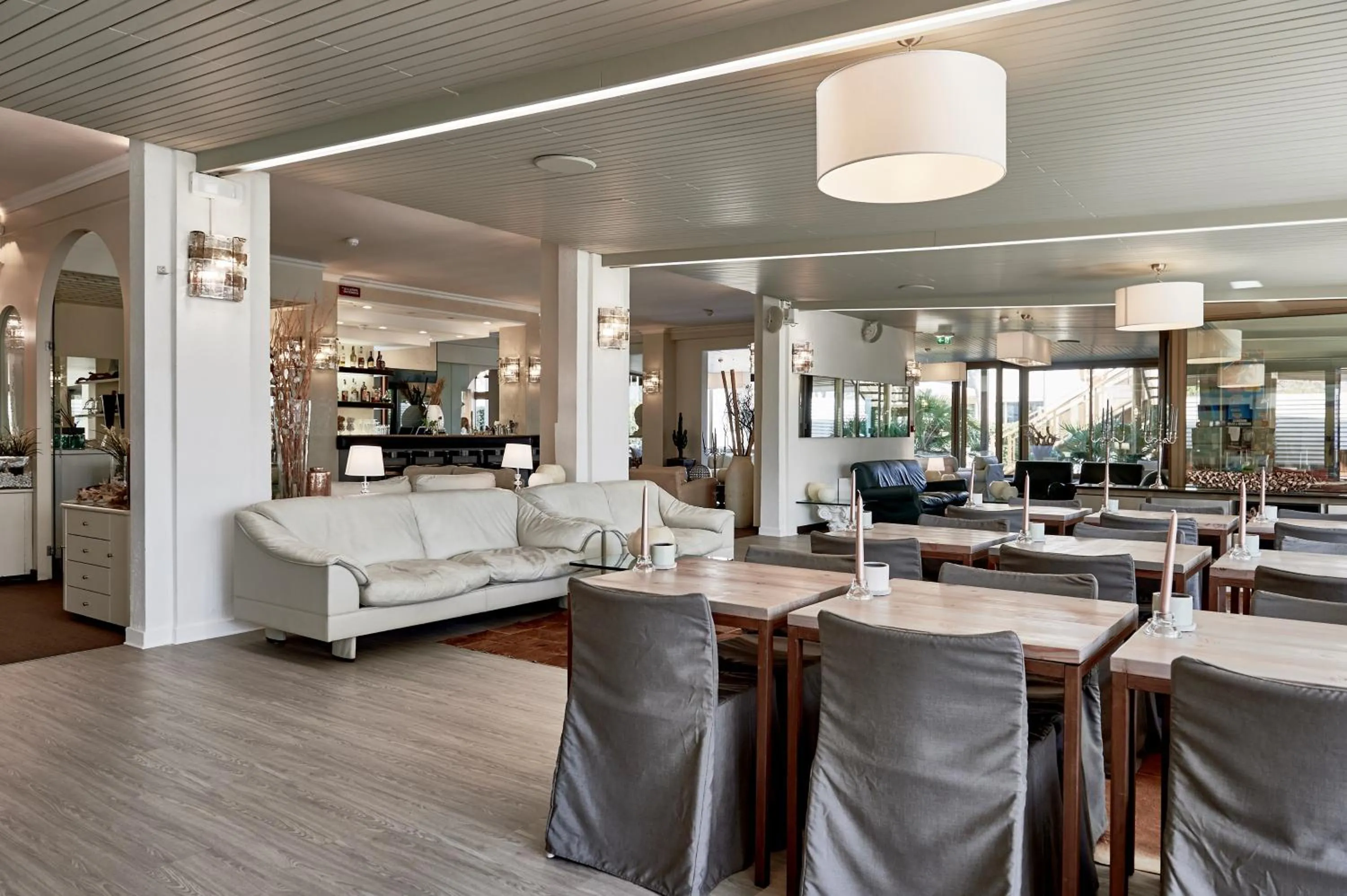 Living room in Rouge Hotel International