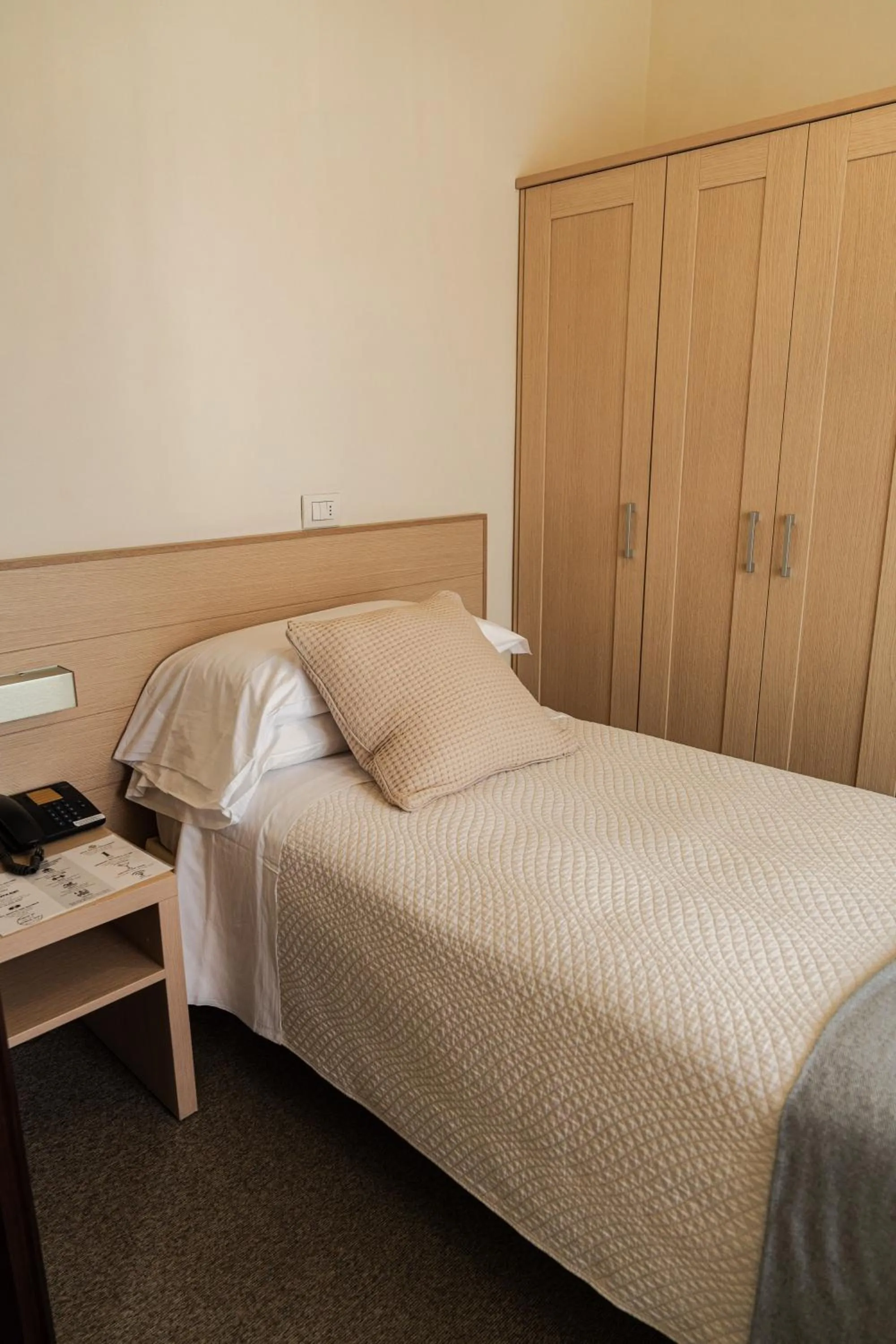 Bedroom, Bed in Rouge Hotel International