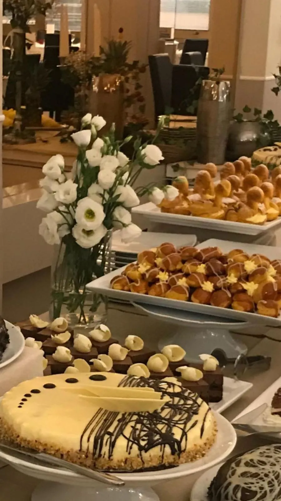 Restaurant/places to eat in Rouge Hotel International