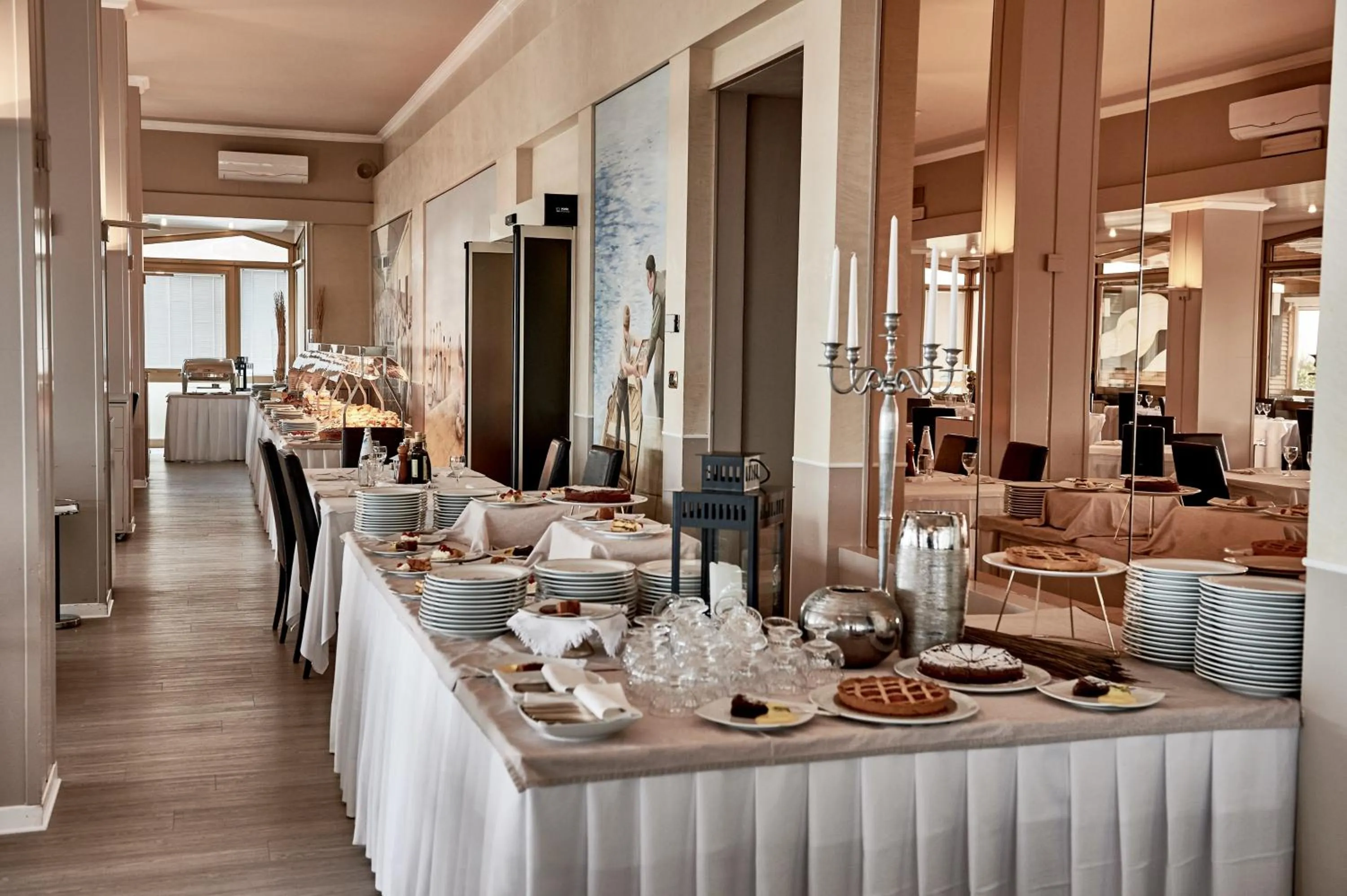 Food and drinks in Rouge Hotel International