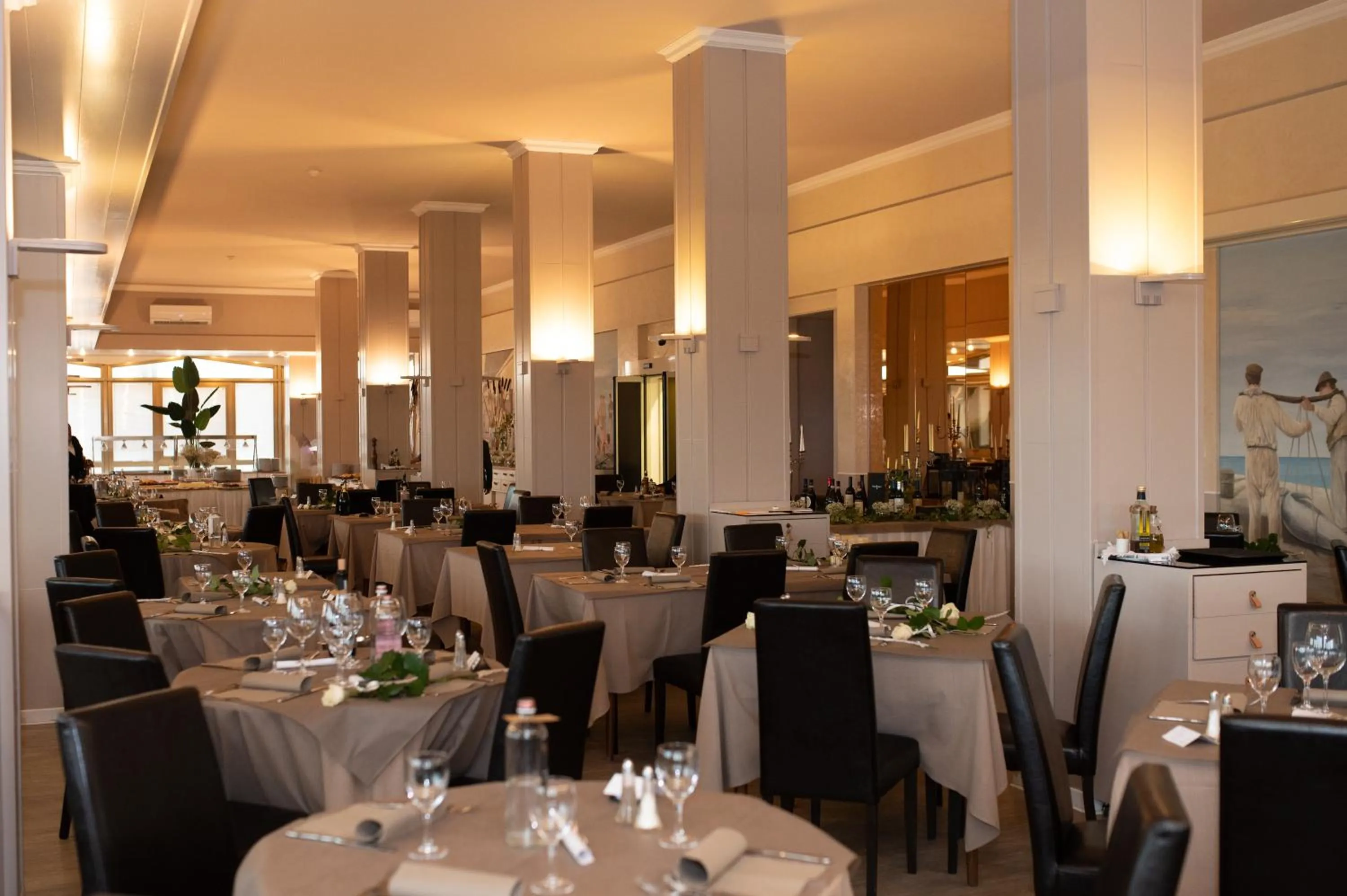 Restaurant/places to eat in Rouge Hotel International