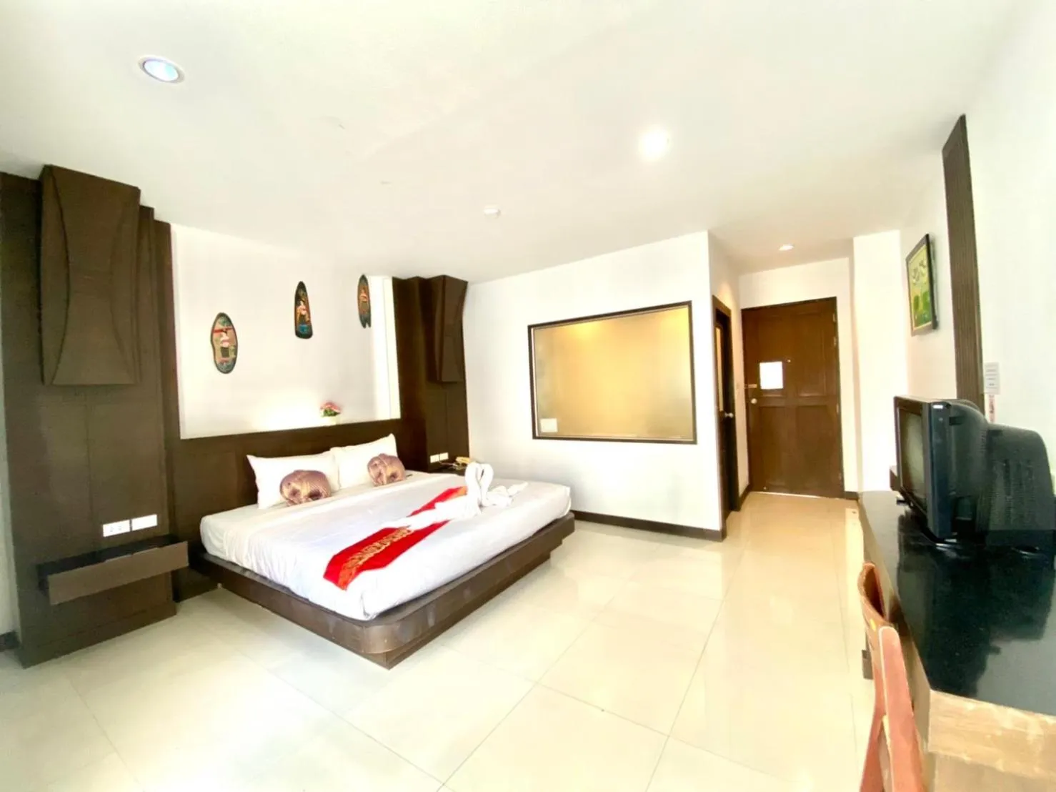 Photo of the whole room in One World One Home Patong 2
