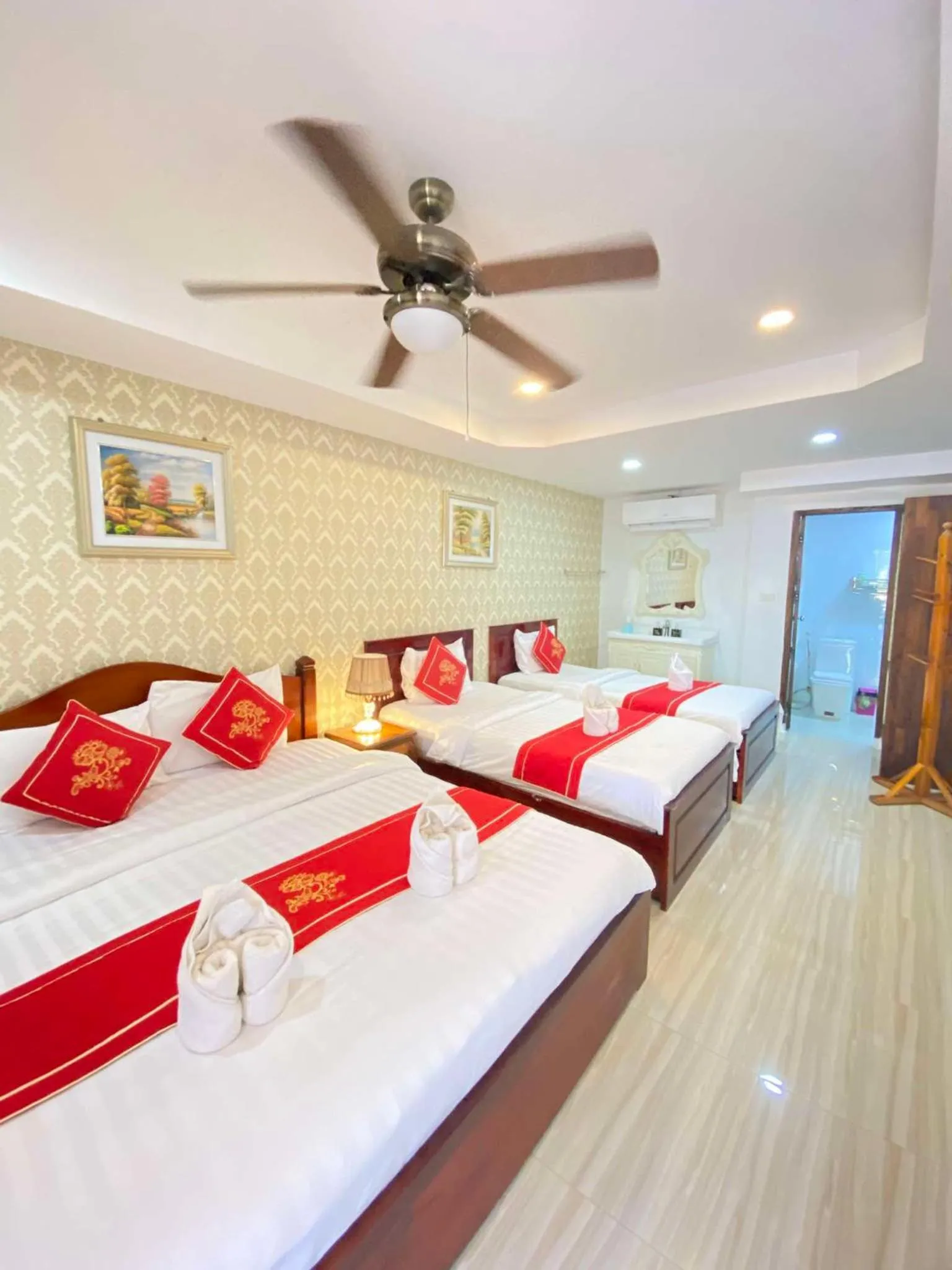 Bed in Golden Lotus Namkhan View