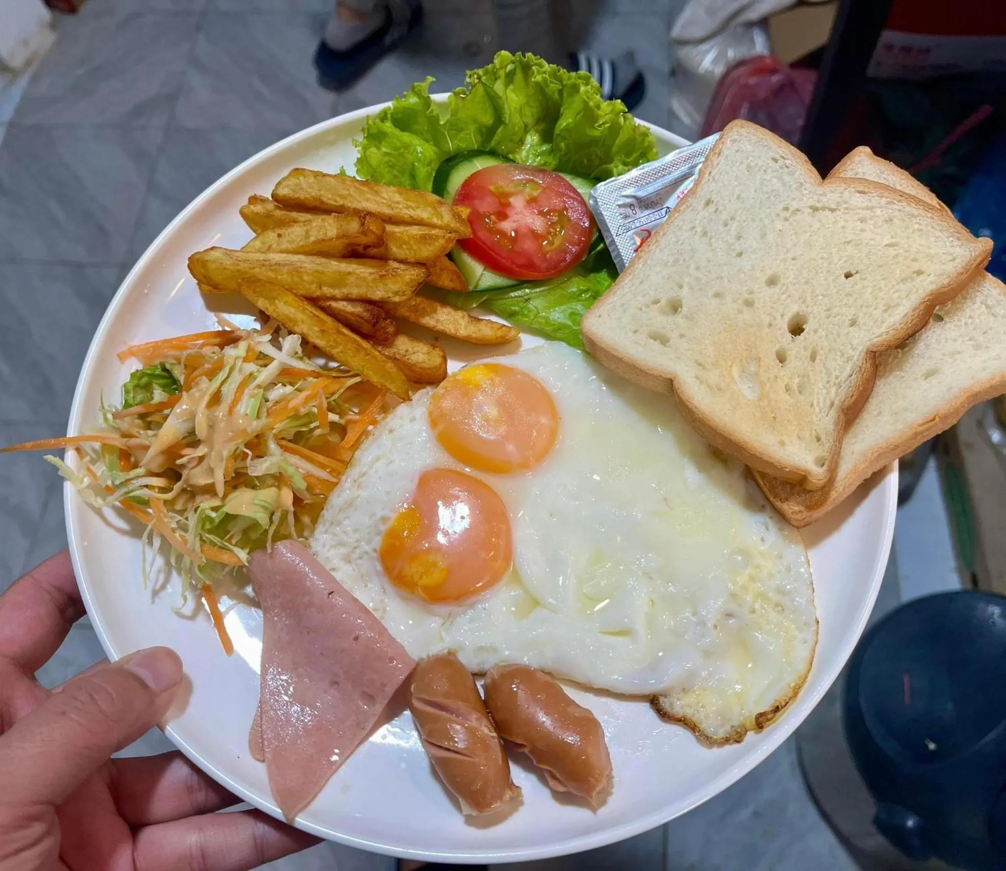 Food and drinks in Golden Lotus Namkhan View