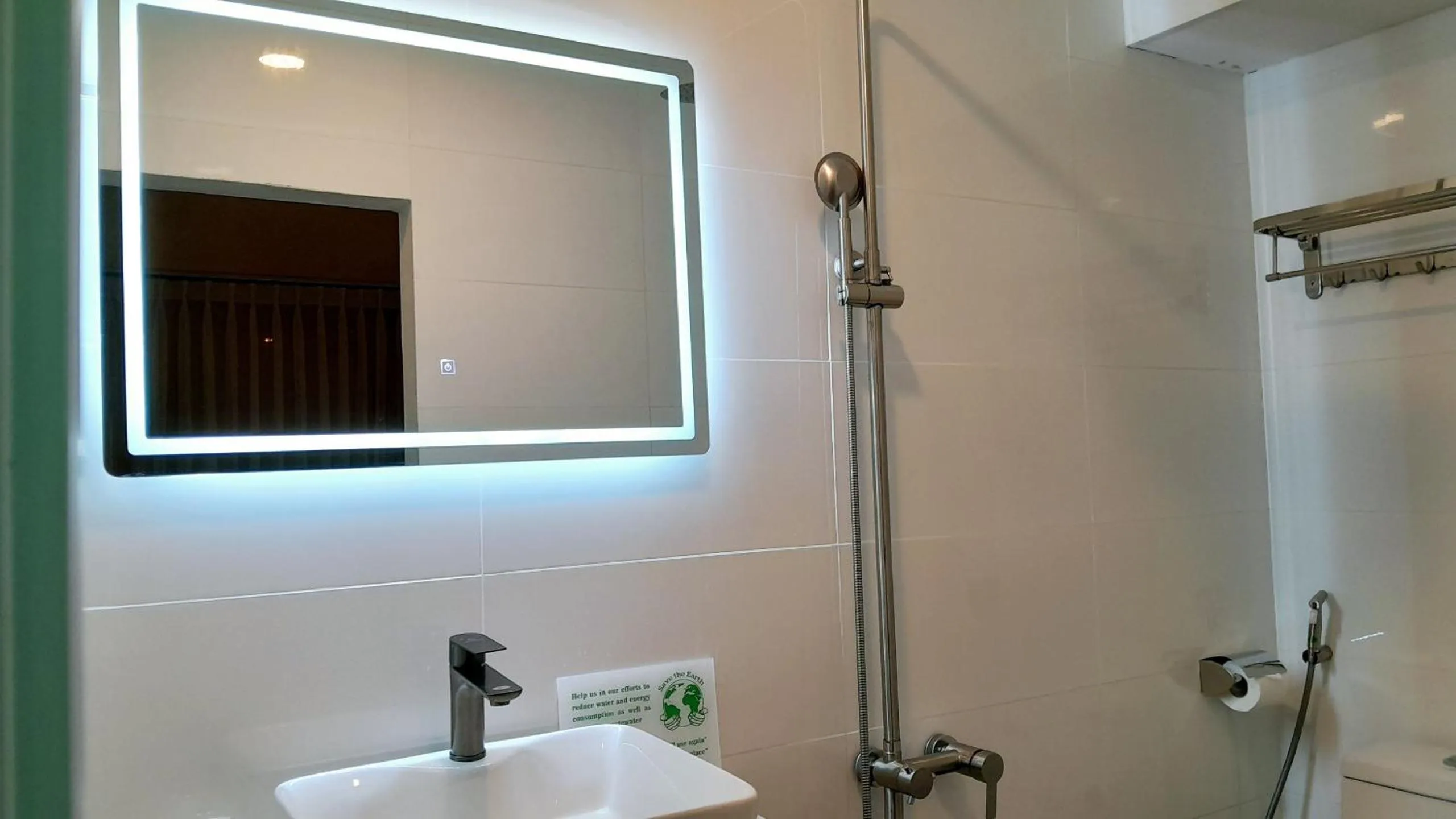 Shower in THE RICE HOTEL