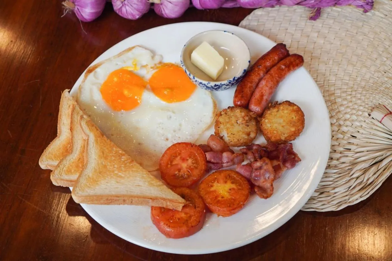 Restaurant/places to eat in THE RICE HOTEL