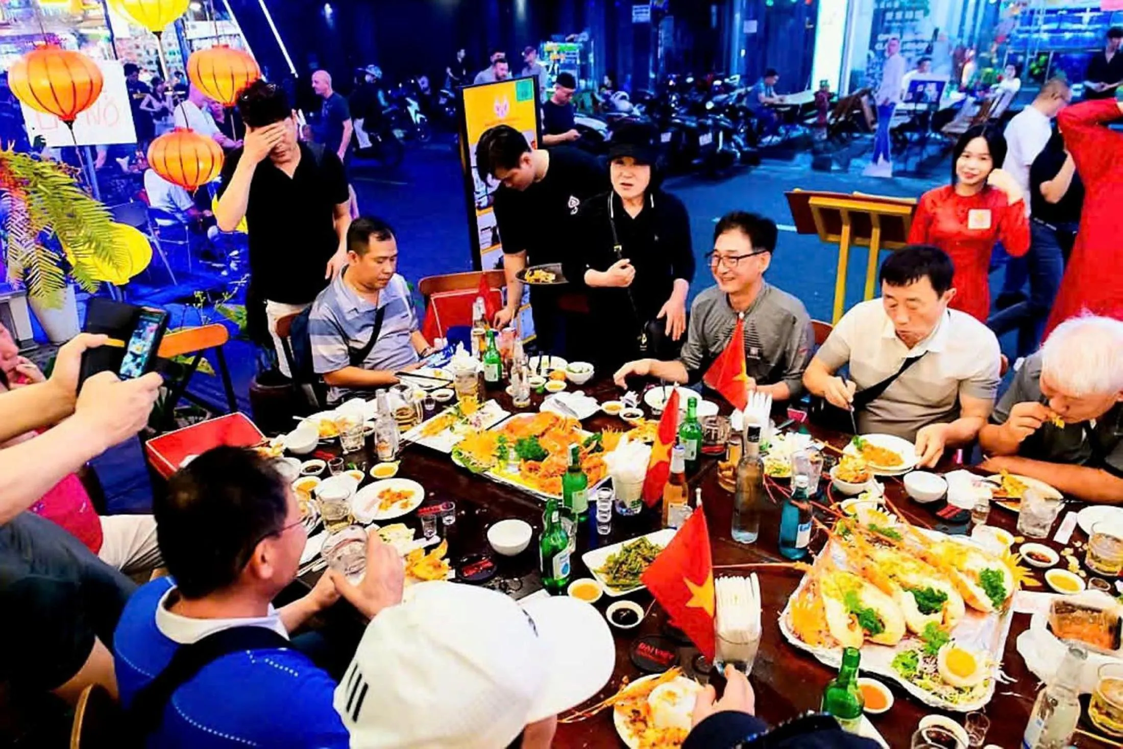 Restaurant/places to eat in THE RICE HOTEL