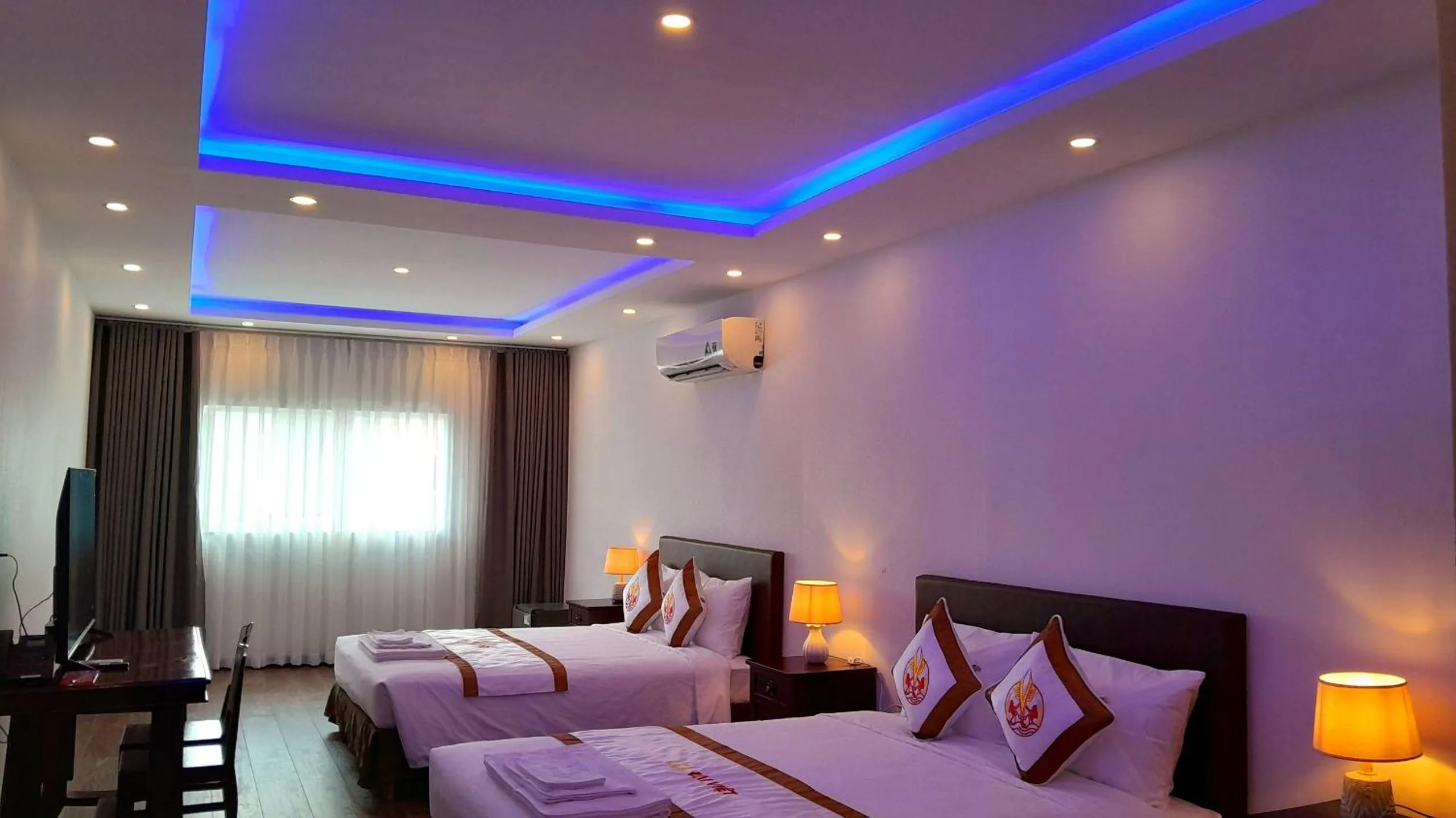 Property building, Bed in THE RICE HOTEL