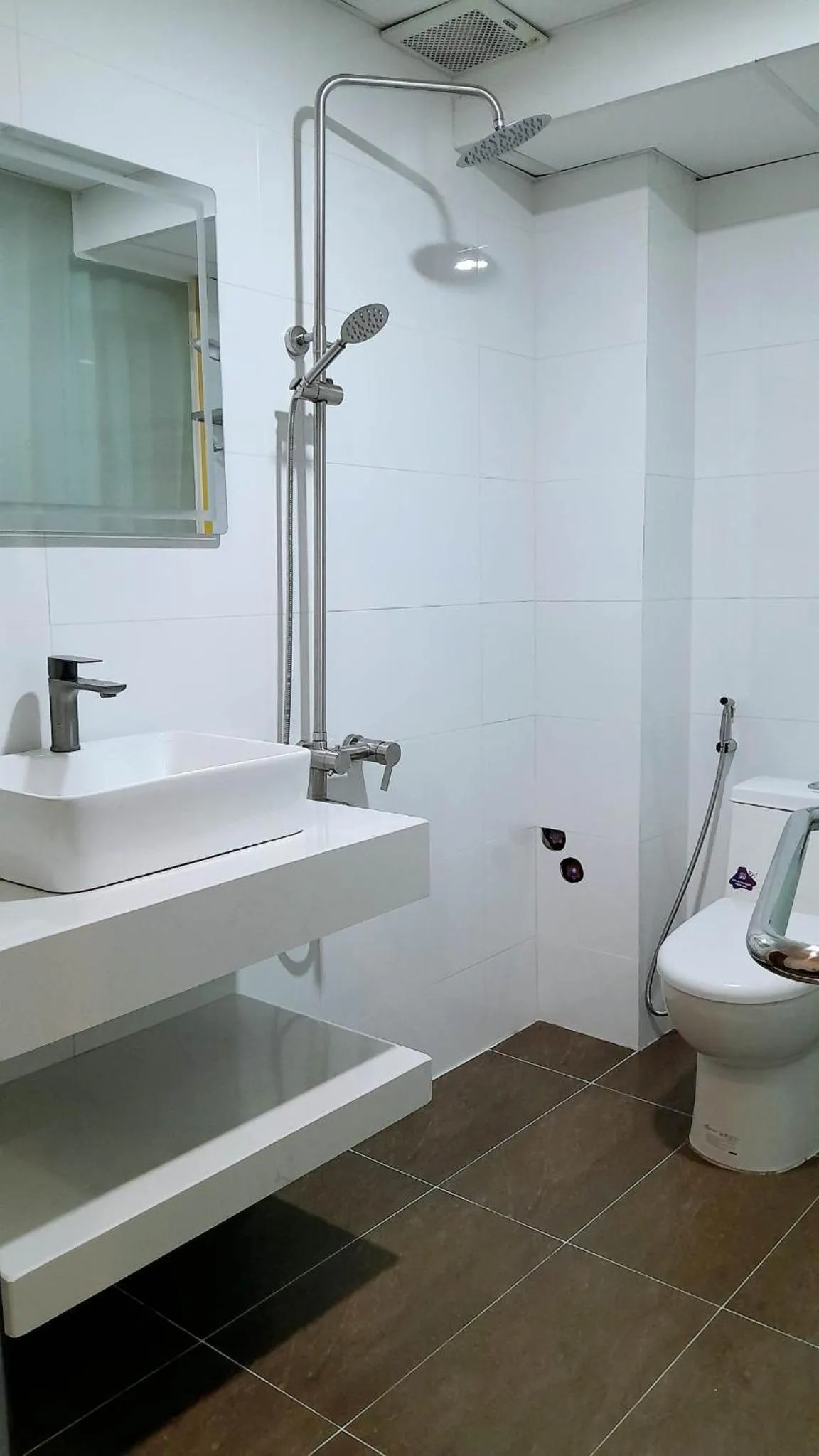 Shower in THE RICE HOTEL