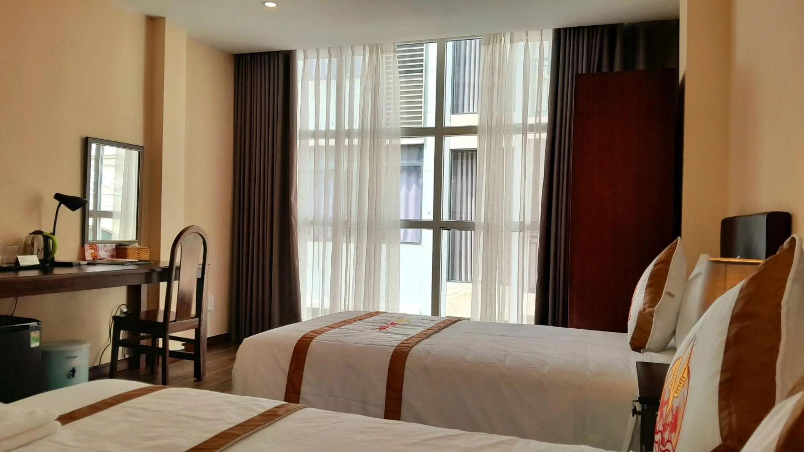 Photo of the whole room, Bed in THE RICE HOTEL