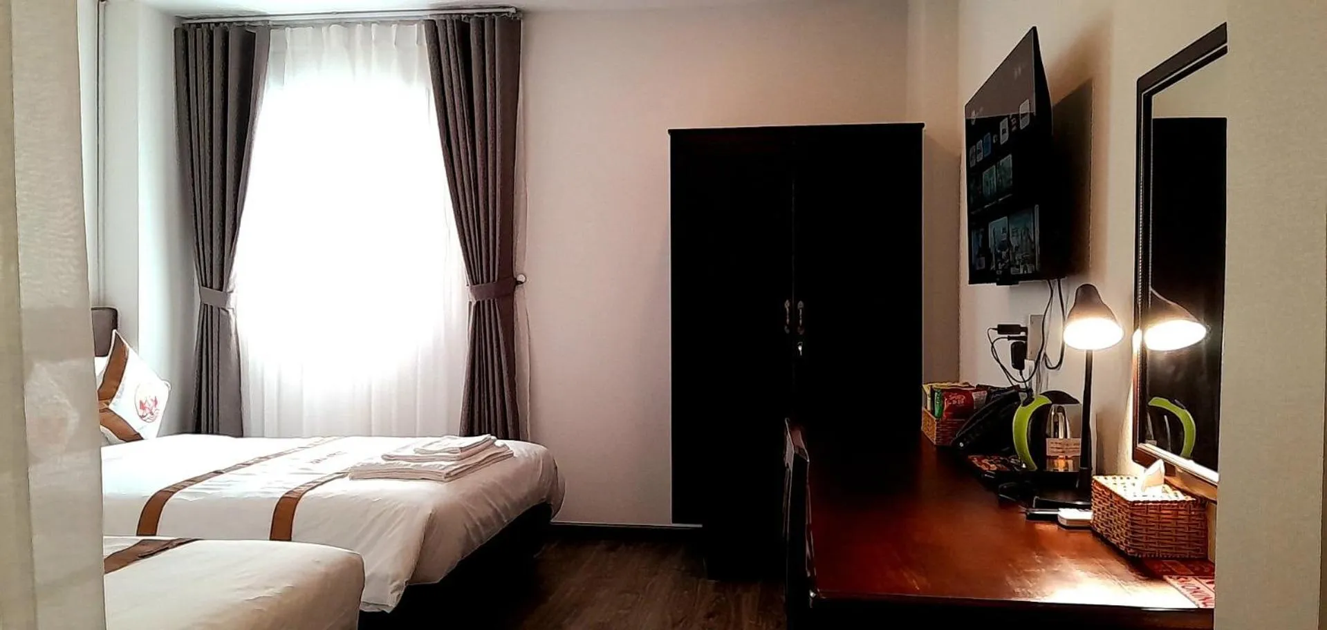 Communal lounge/ TV room, Bed in THE RICE HOTEL