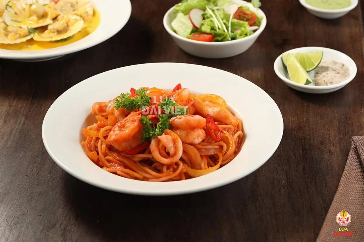 Restaurant/places to eat in THE RICE HOTEL