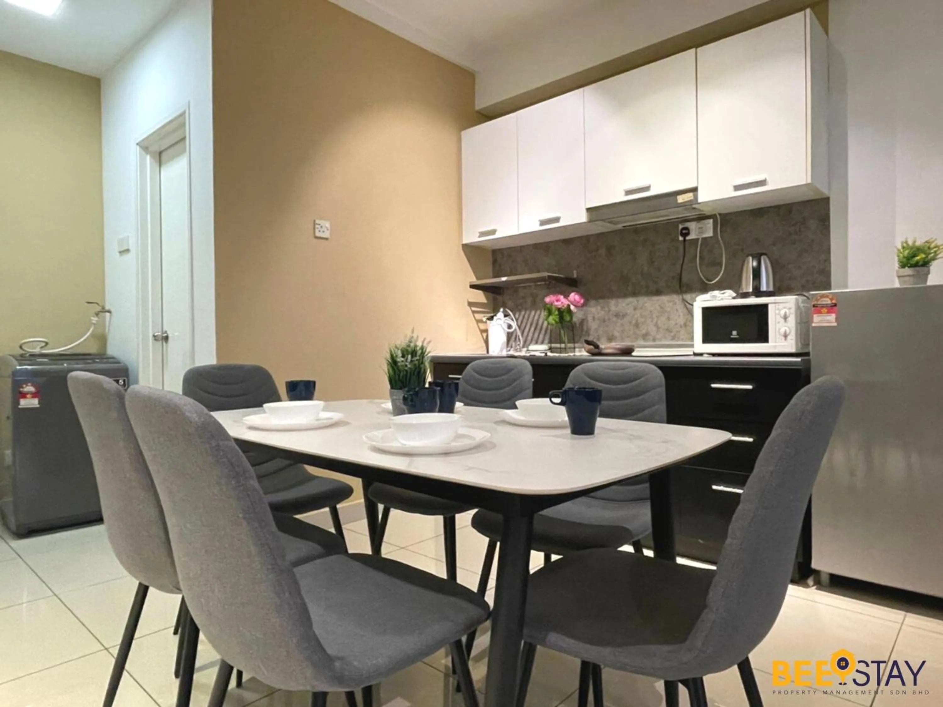 Dining area in The Scott Garden Kuala Lumpur by BeeStay Management