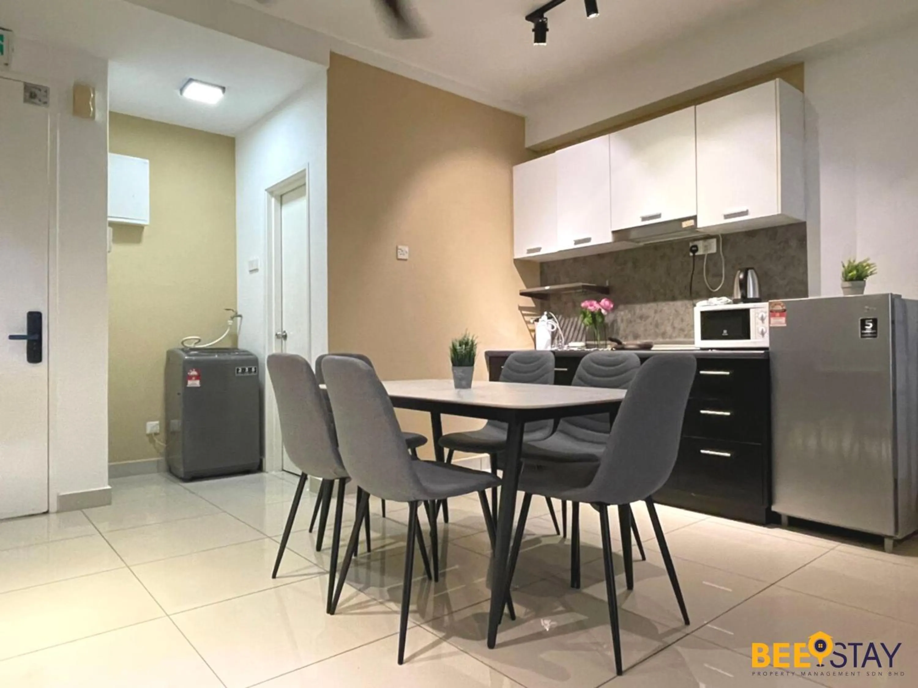 Dining area in The Scott Garden Kuala Lumpur by BeeStay Management