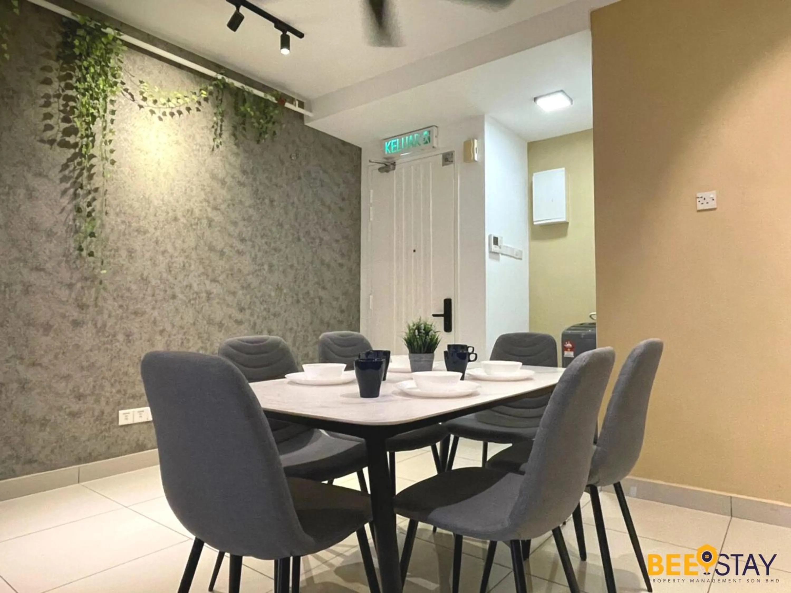 Dining area in The Scott Garden Kuala Lumpur by BeeStay Management