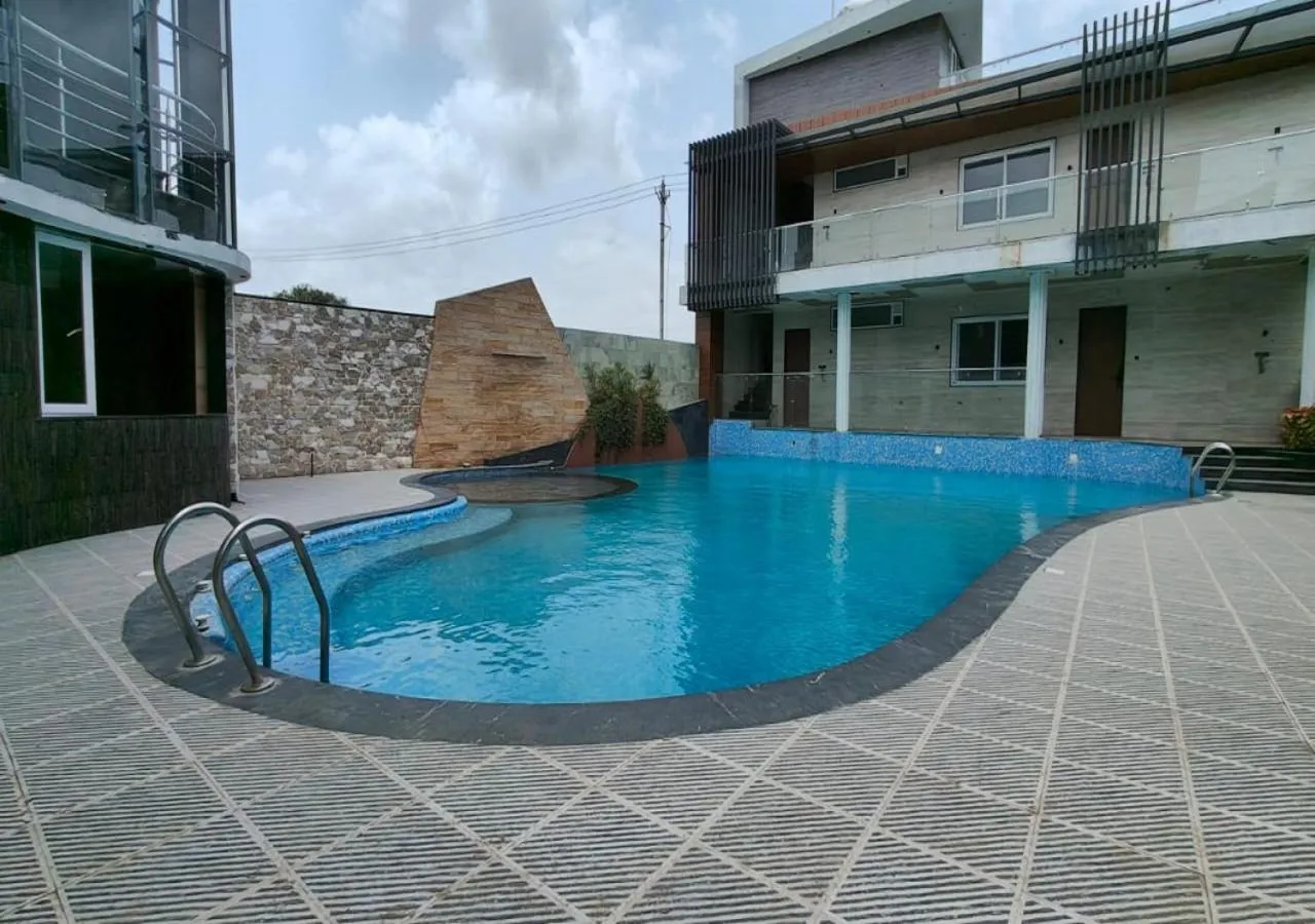 Swimming pool in The Sky Imperial Sethji Ni Wadi