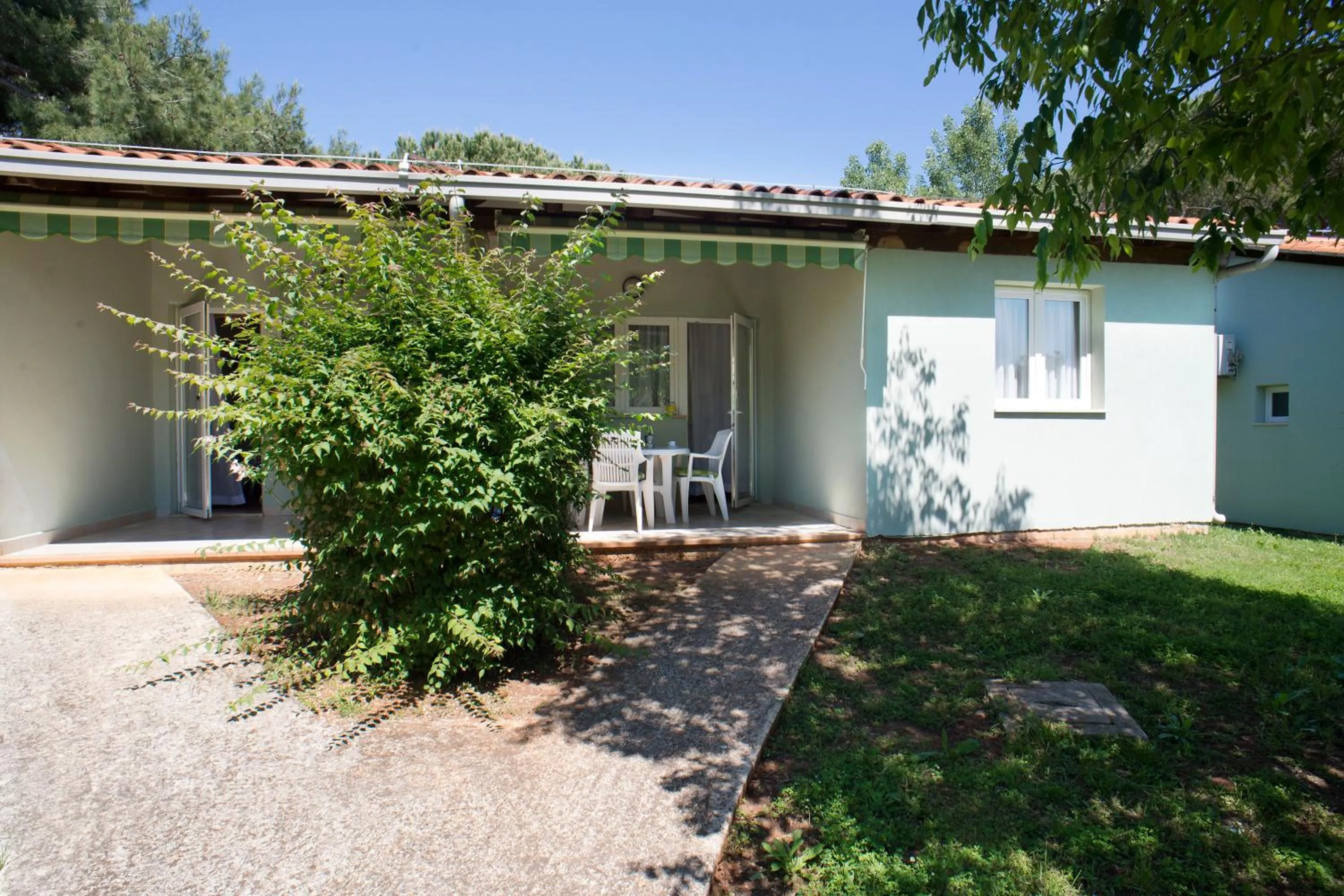 Photo of the whole room in Holiday Centre Bi village