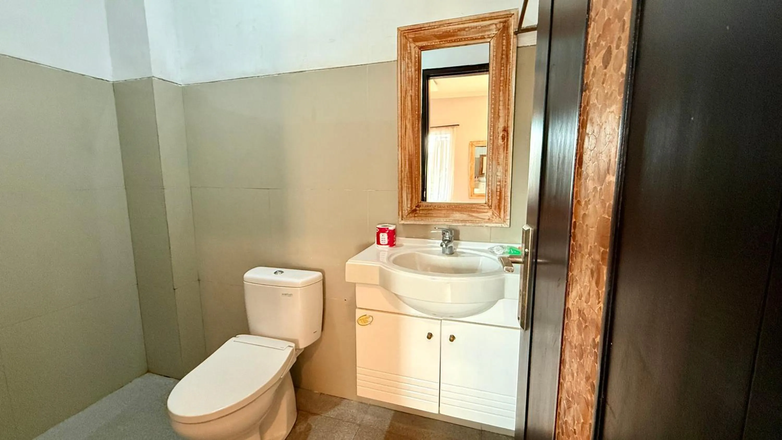 Toilet in Padma Pandawa Villa