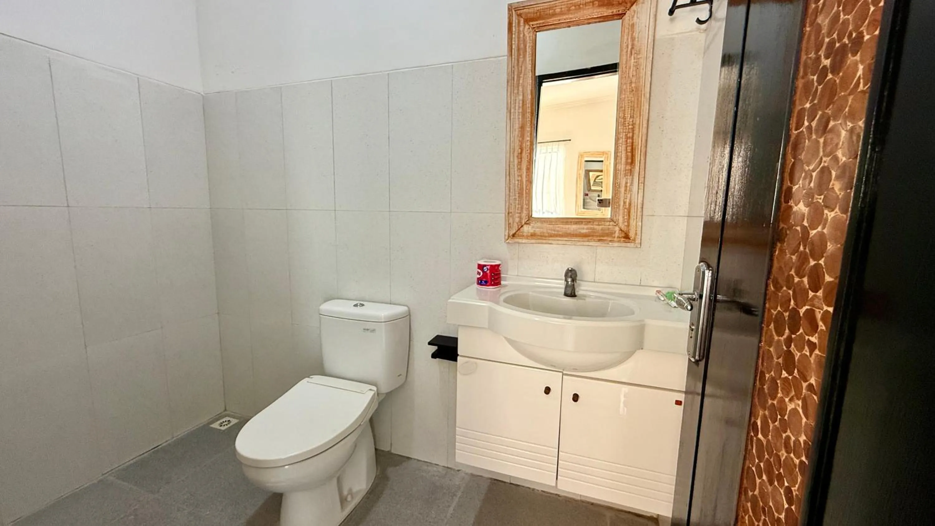 Toilet in Padma Pandawa Villa