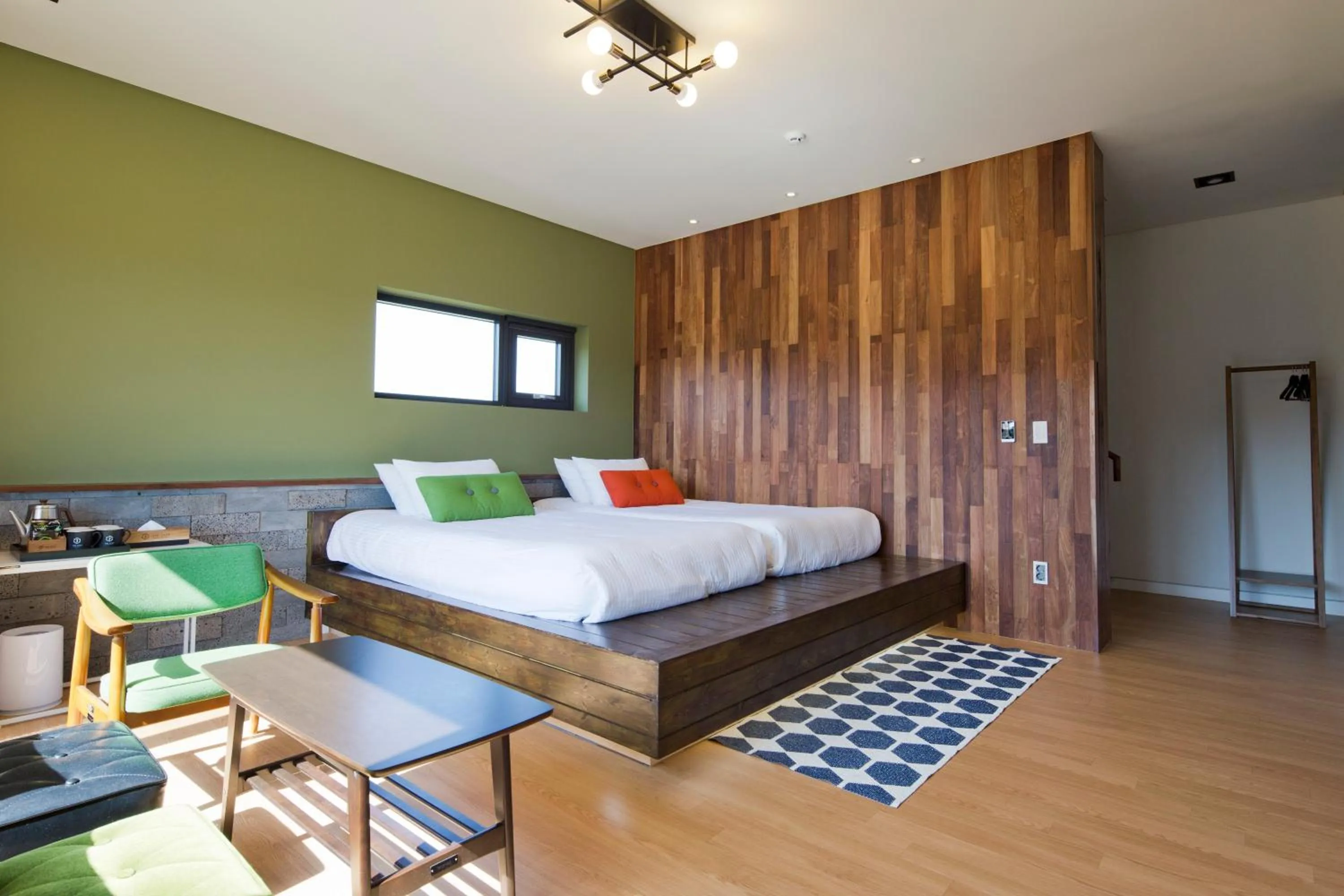 Photo of the whole room, Bed in Jimi Stay