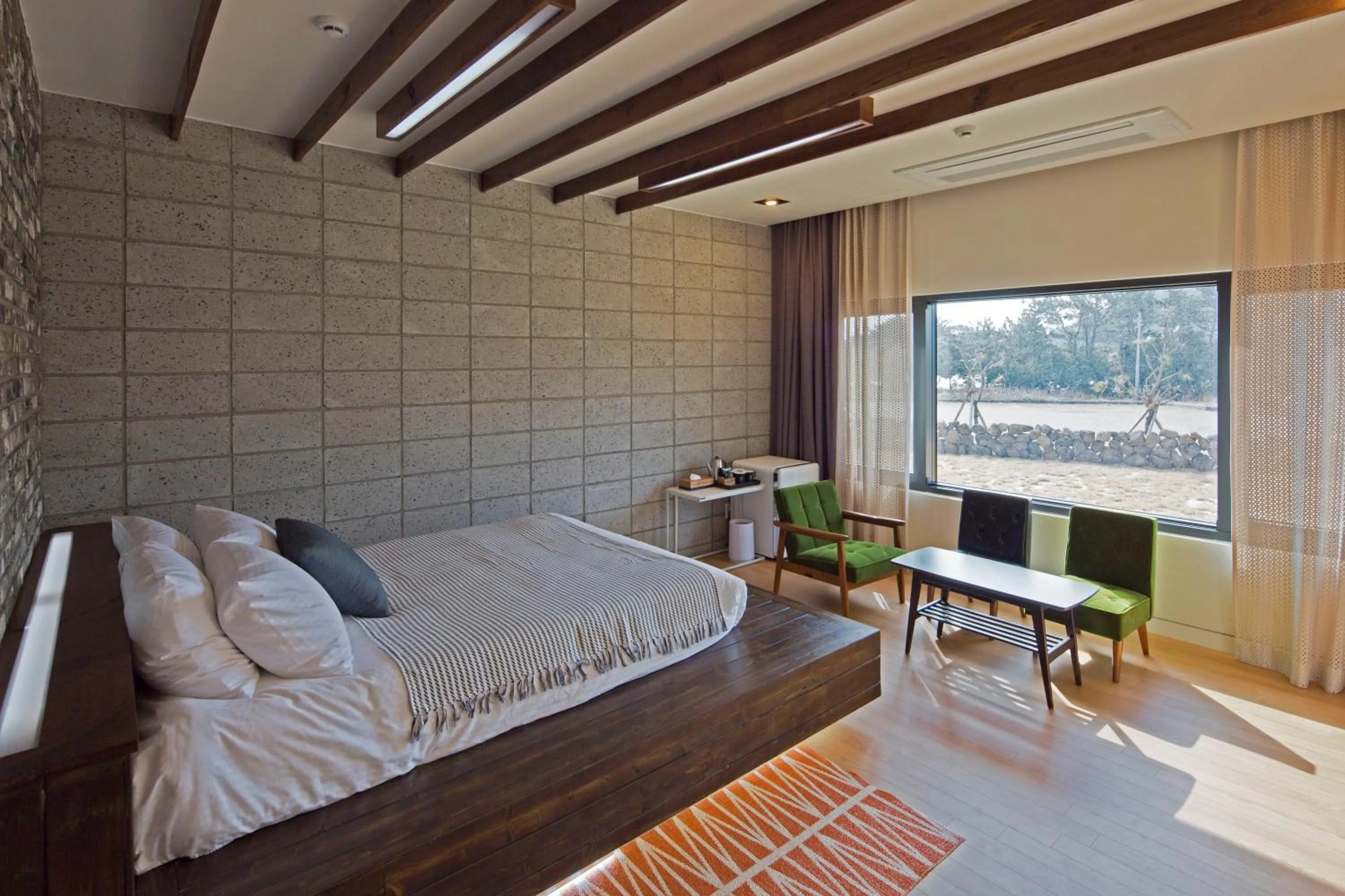 Photo of the whole room, Bed in Jimi Stay