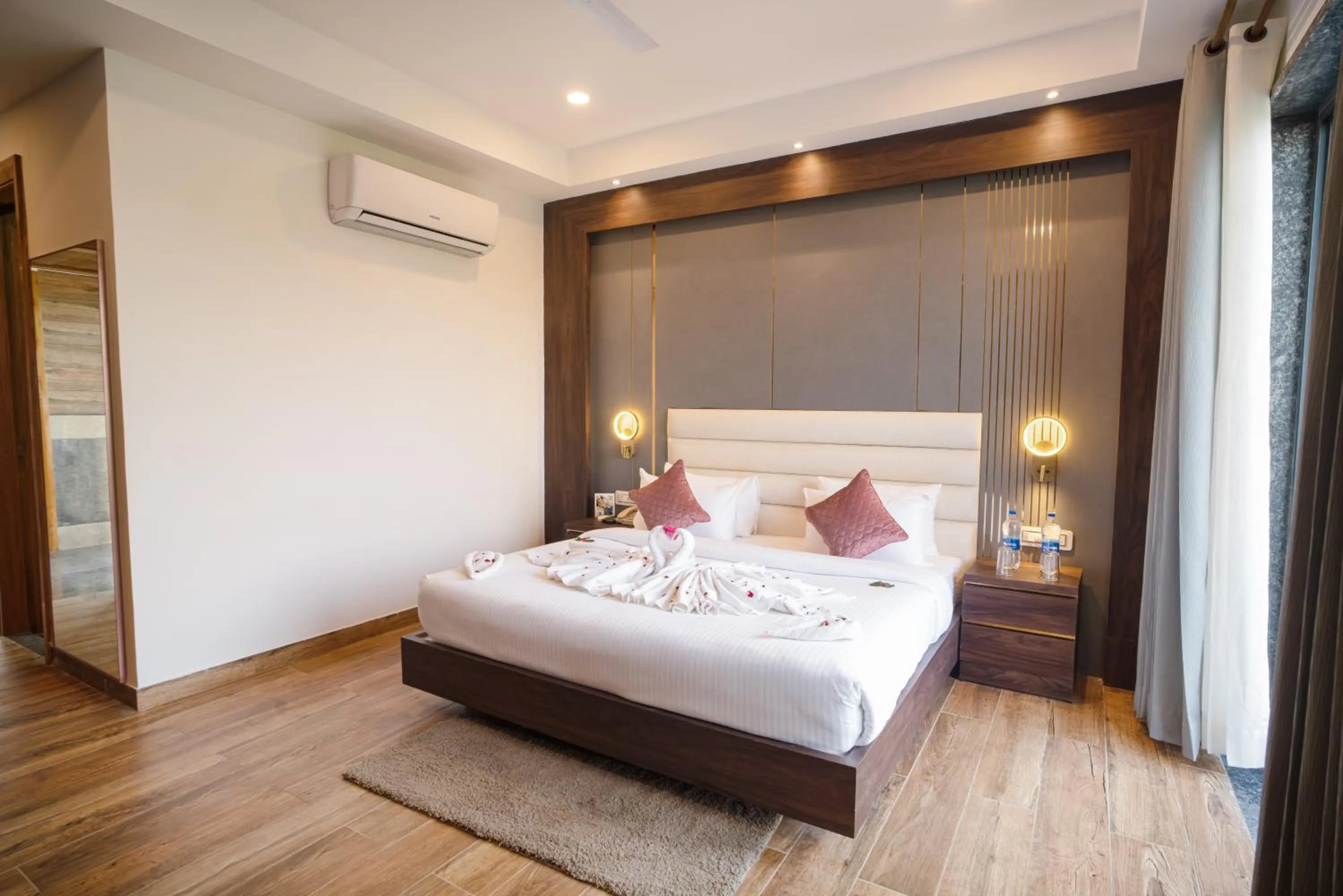 Bedroom, Bed in Dhauladhar Heights Resort