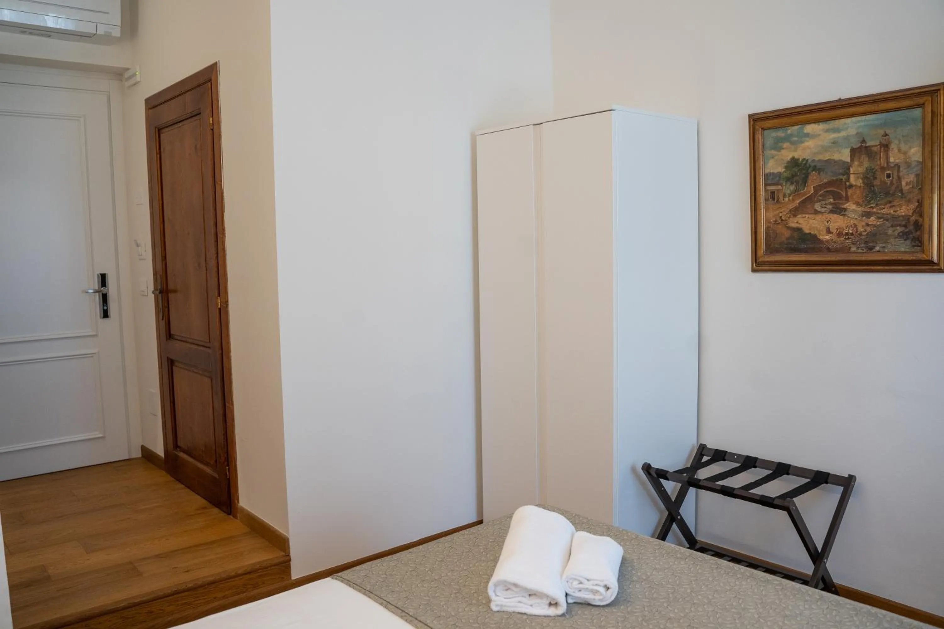 wardrobe, Bed in Residenza degli Speziali