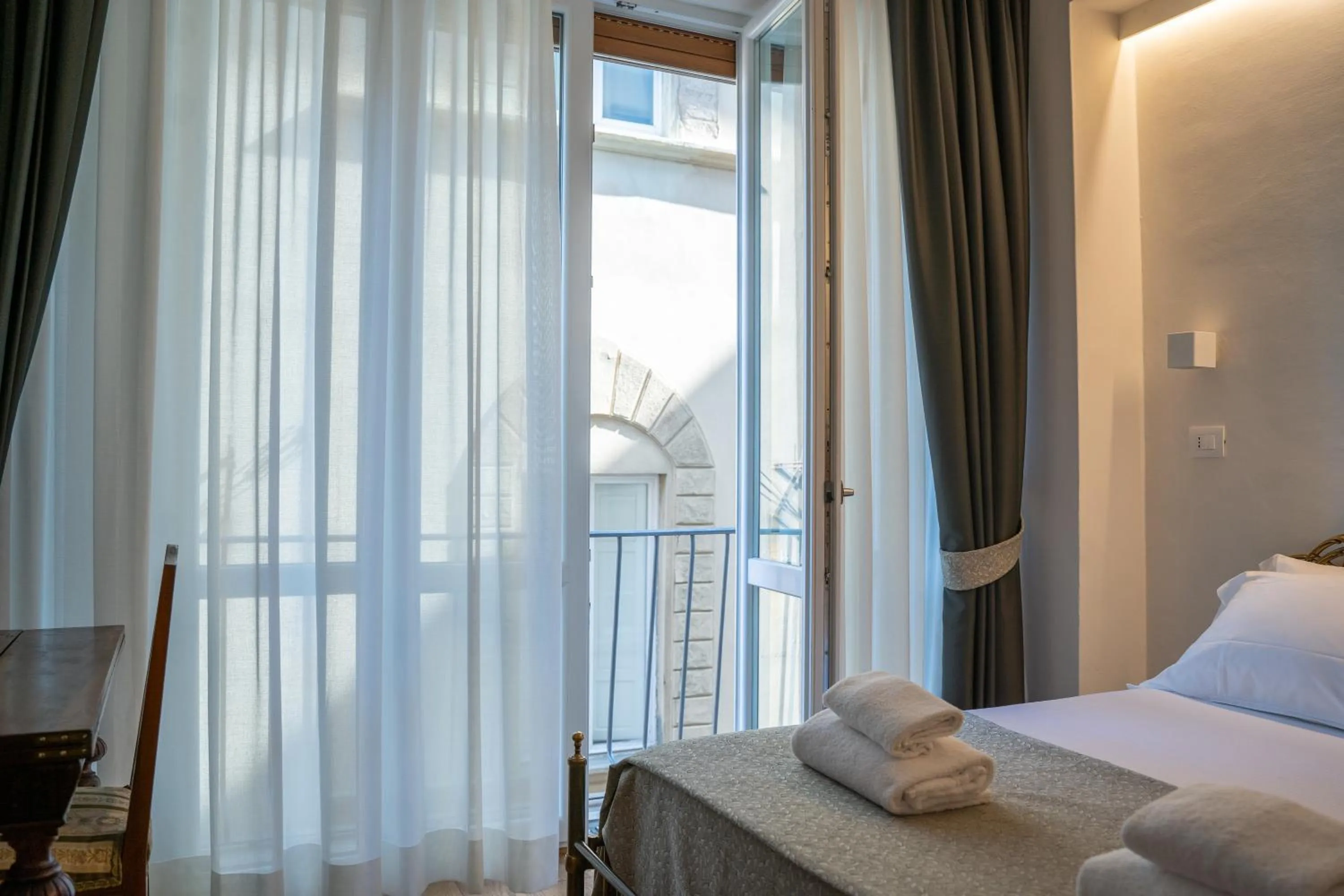 View (from property/room), Bed in Residenza degli Speziali