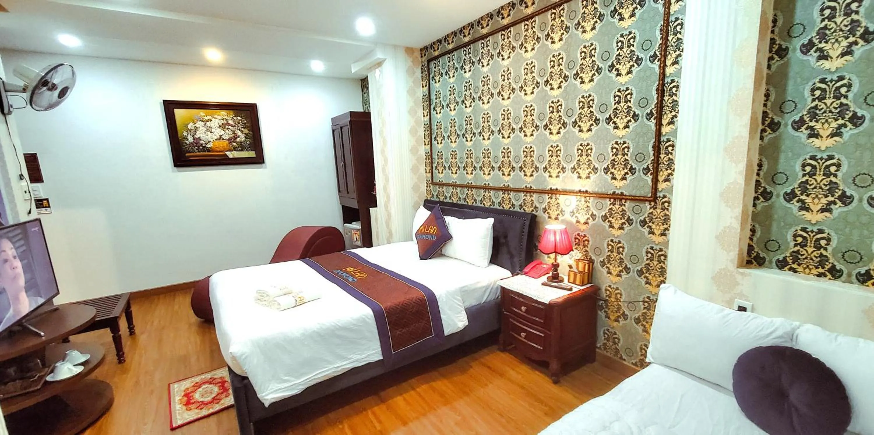 Bed in Milan Diamond Hotel