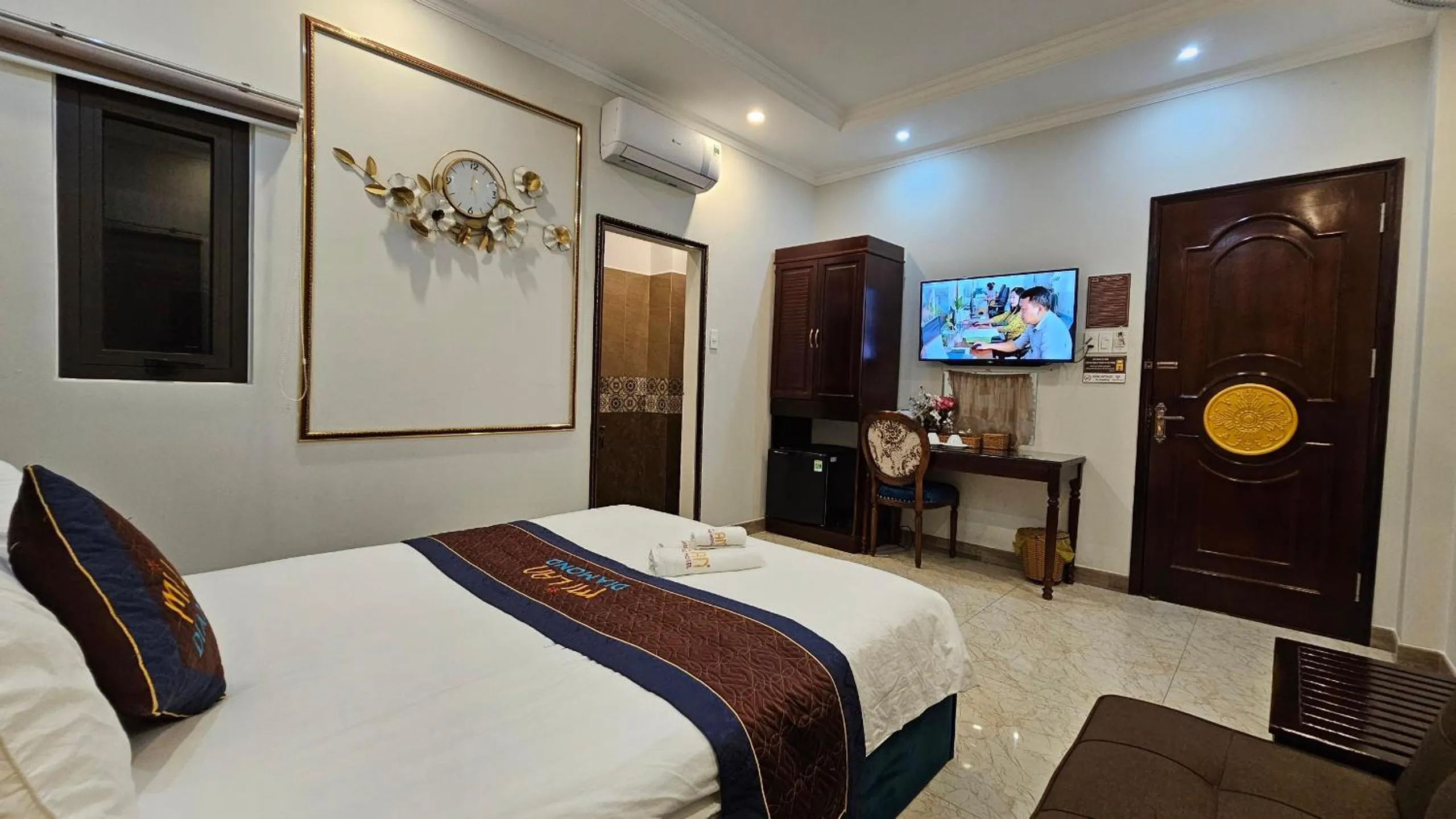 Bed in Milan Diamond Hotel