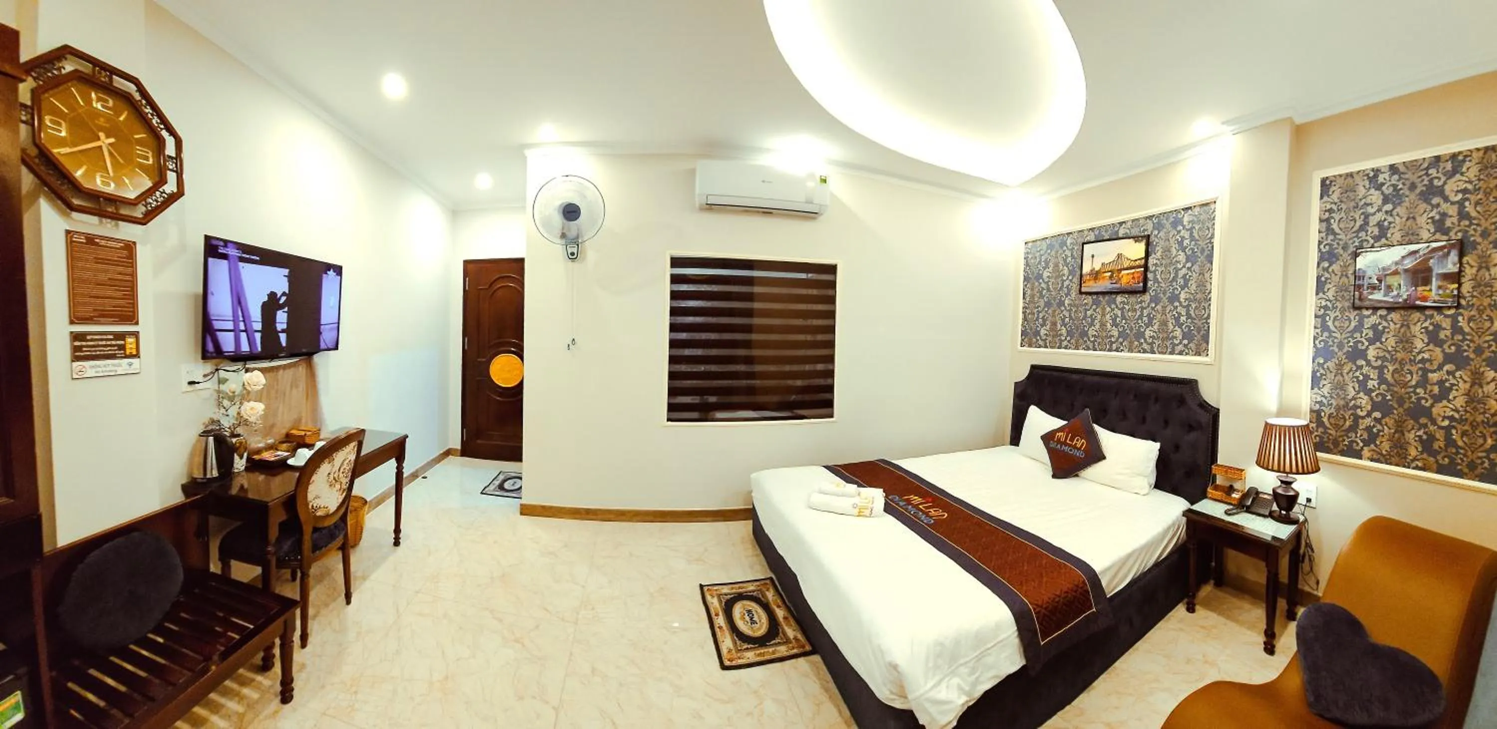 TV and multimedia, Bed in Milan Diamond Hotel