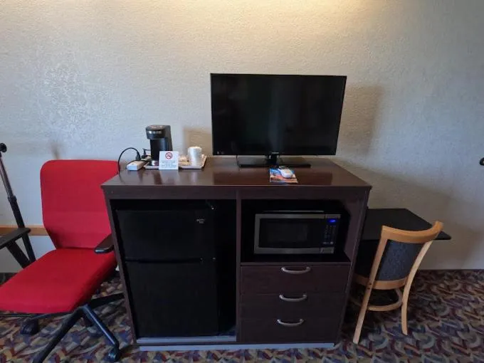 Pleasant Stay Inn & Suites